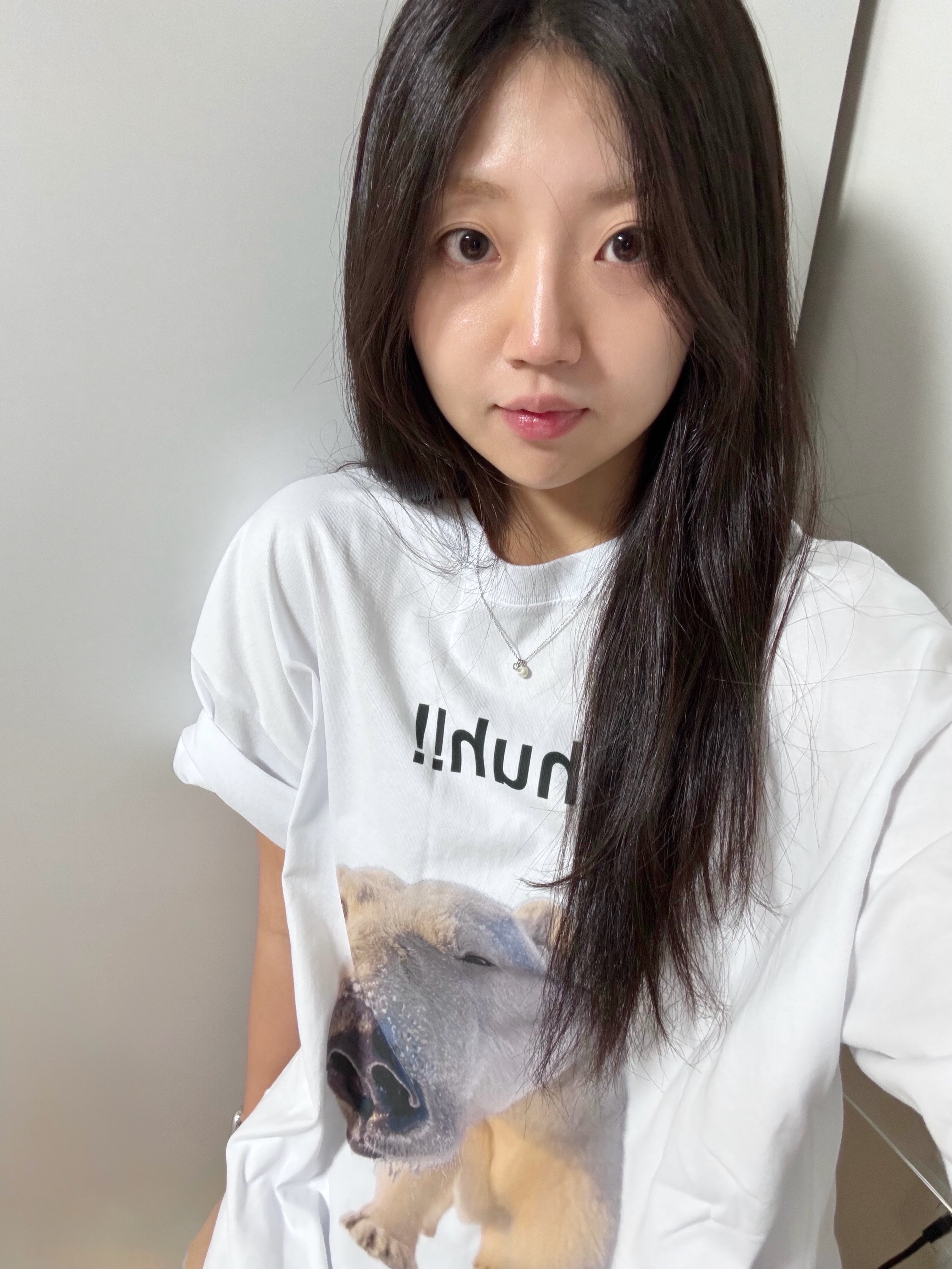 Suade Huh Tee White 착용 스타일 - 5