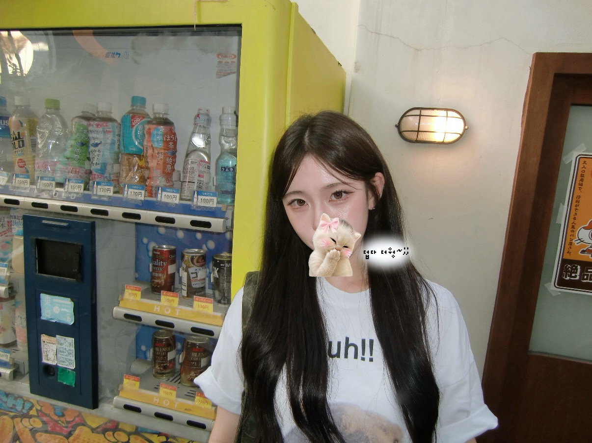 Suade Huh Tee White 착용 스타일 - 2