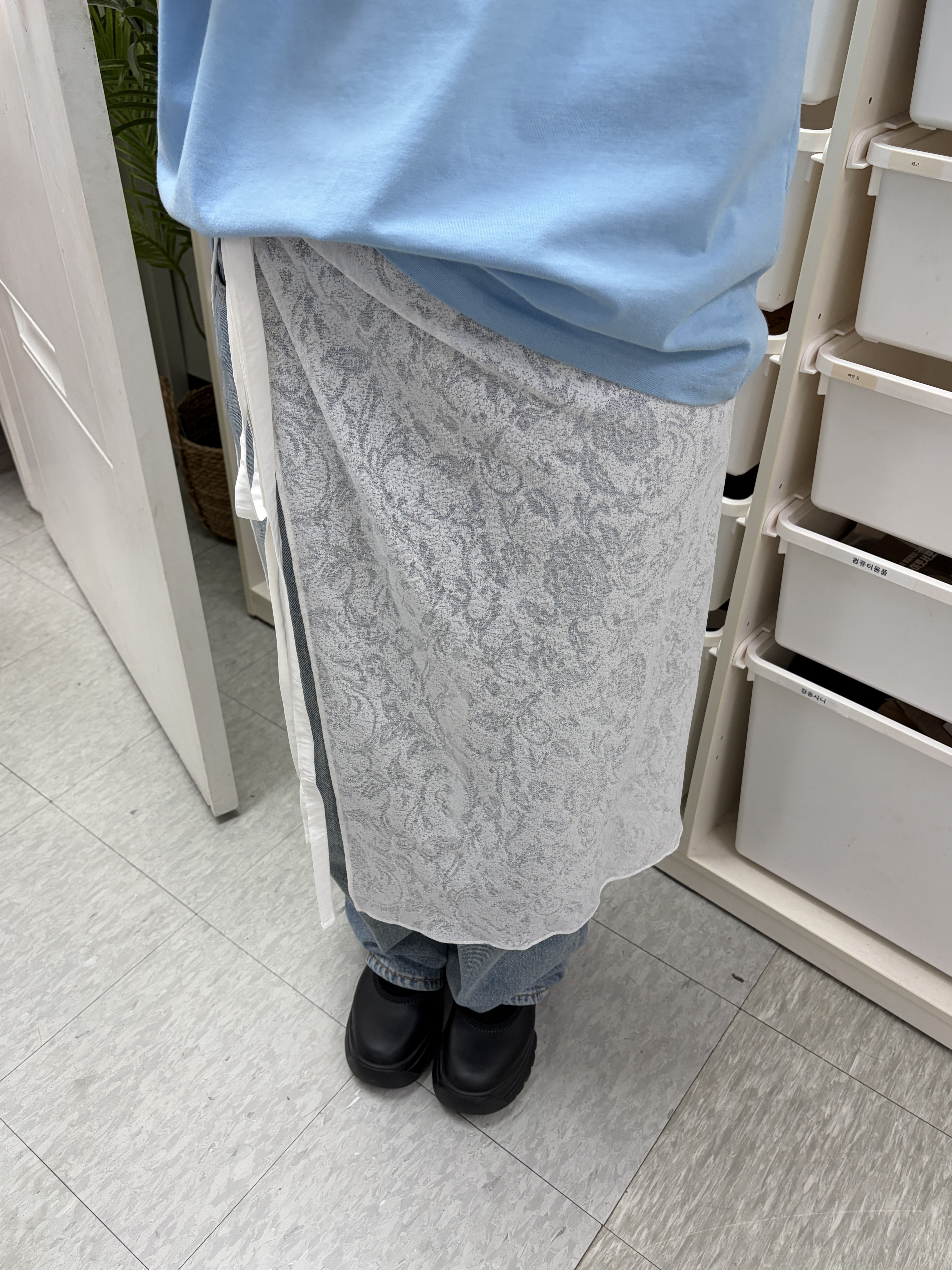 Riomeu Chiffon See Through Layered Long Wrap Skirt White 착용 스타일 - 2