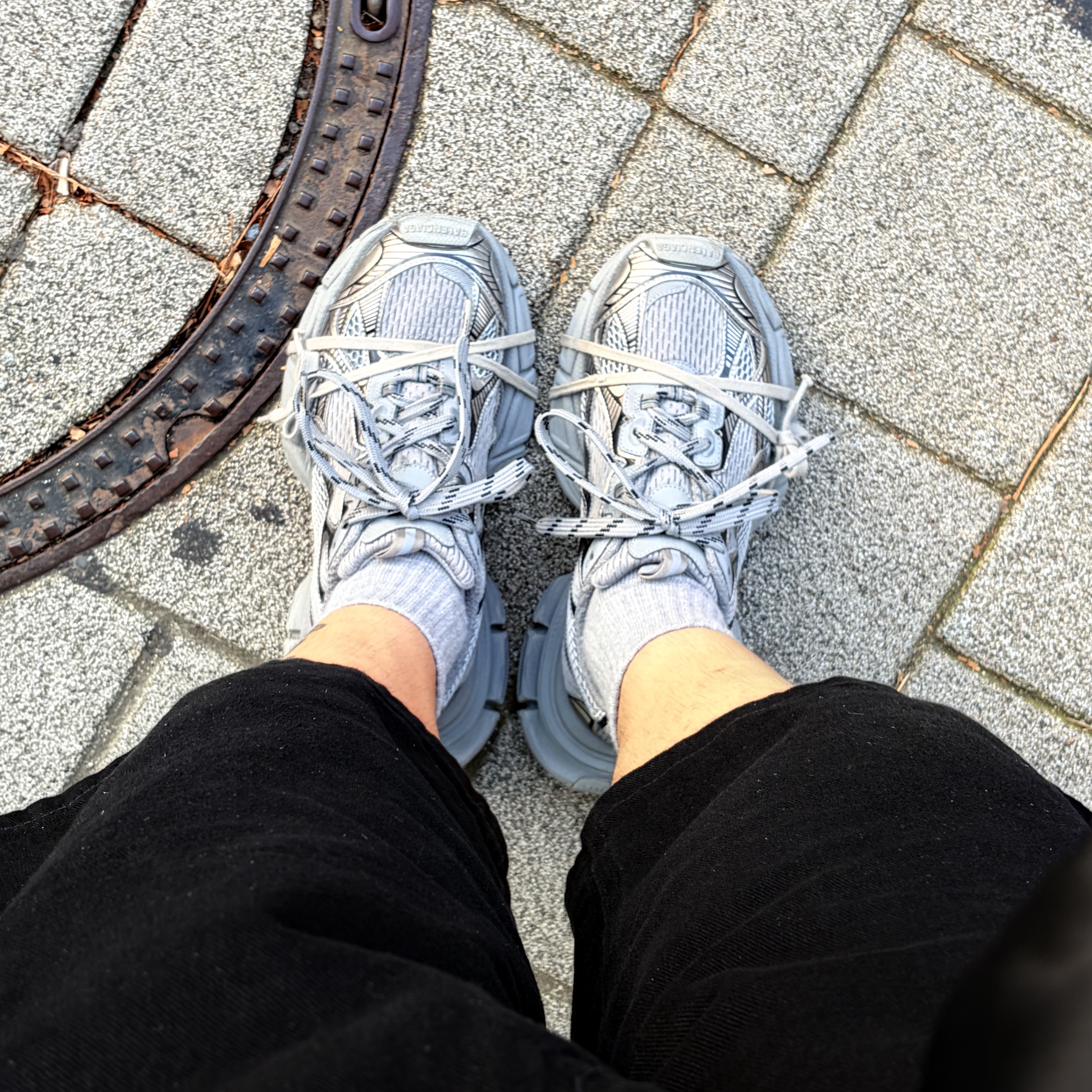 Balenciaga 3XL Sneakers Grey Black 착용 스타일