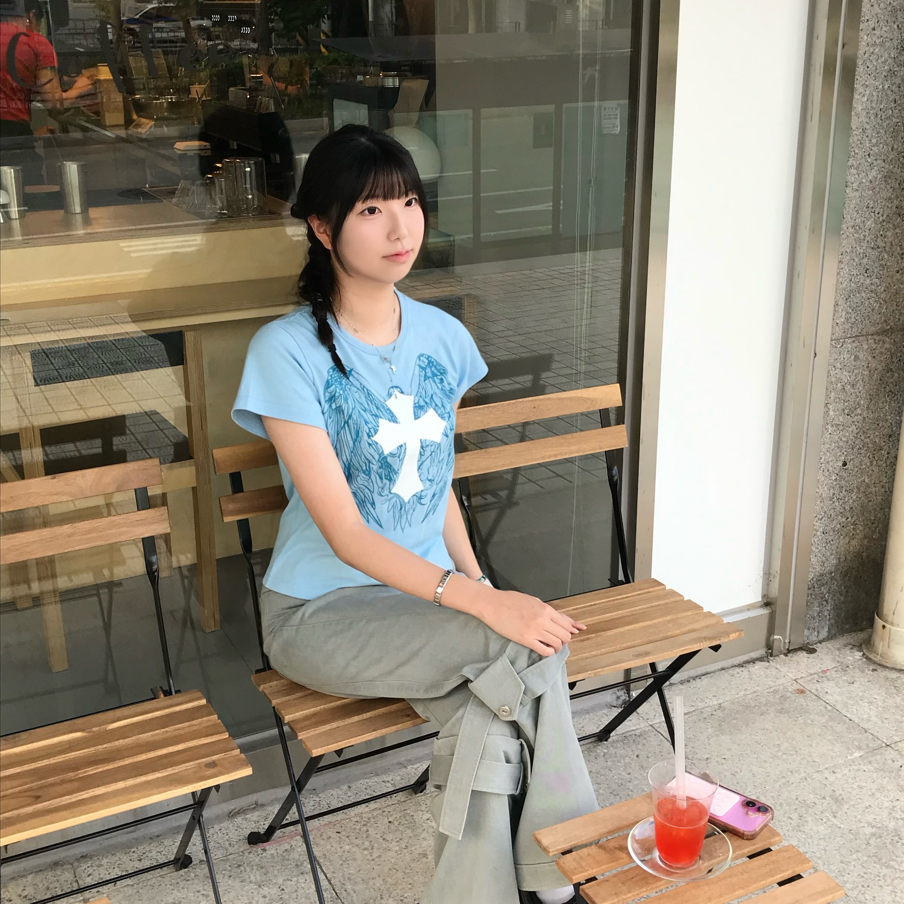 SLOW RECORD HOUSE Cross Wing T-Shirt Blue 착용 스타일 - 3