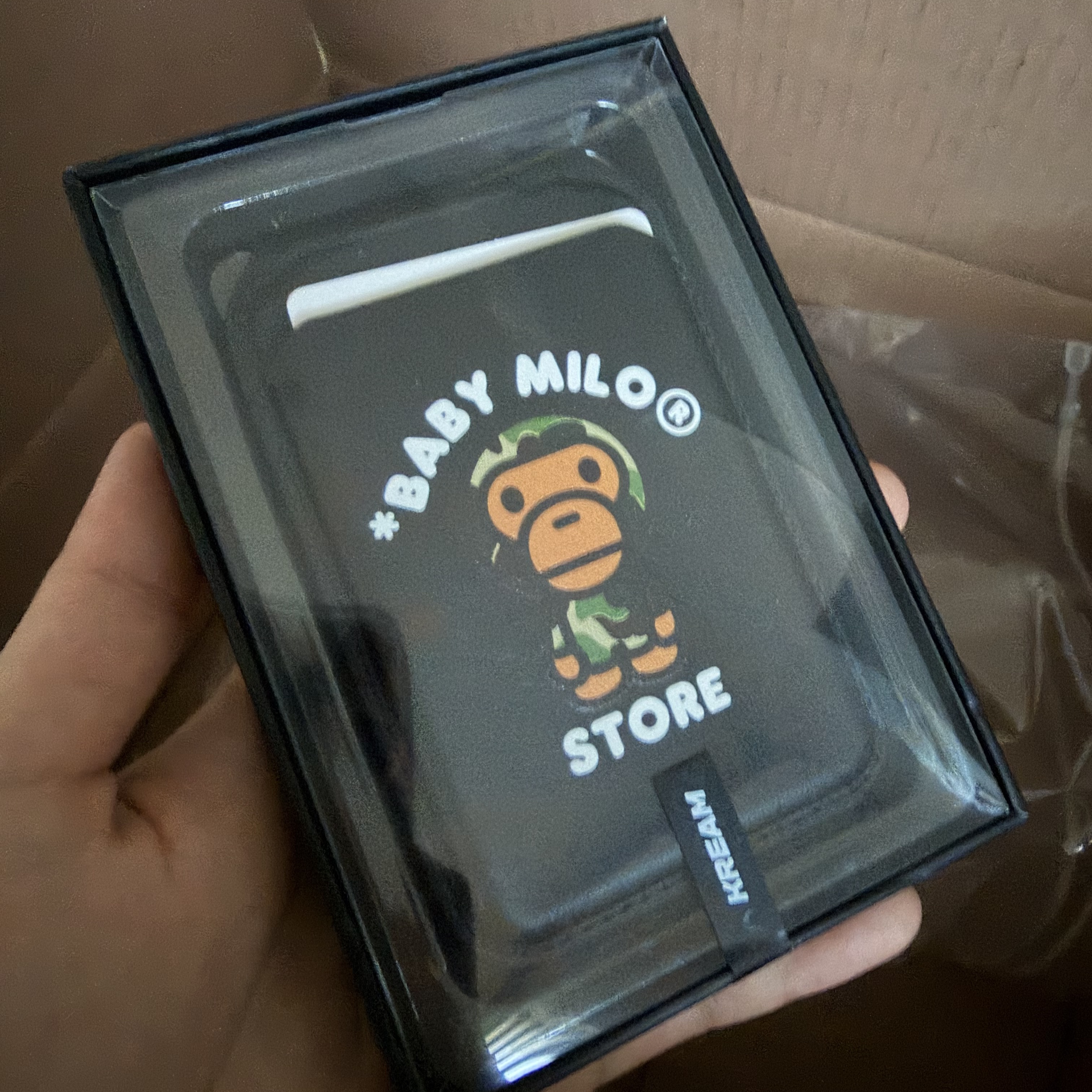 BAPE Baby Milo MagSafe Card Holder Black 착용 스타일