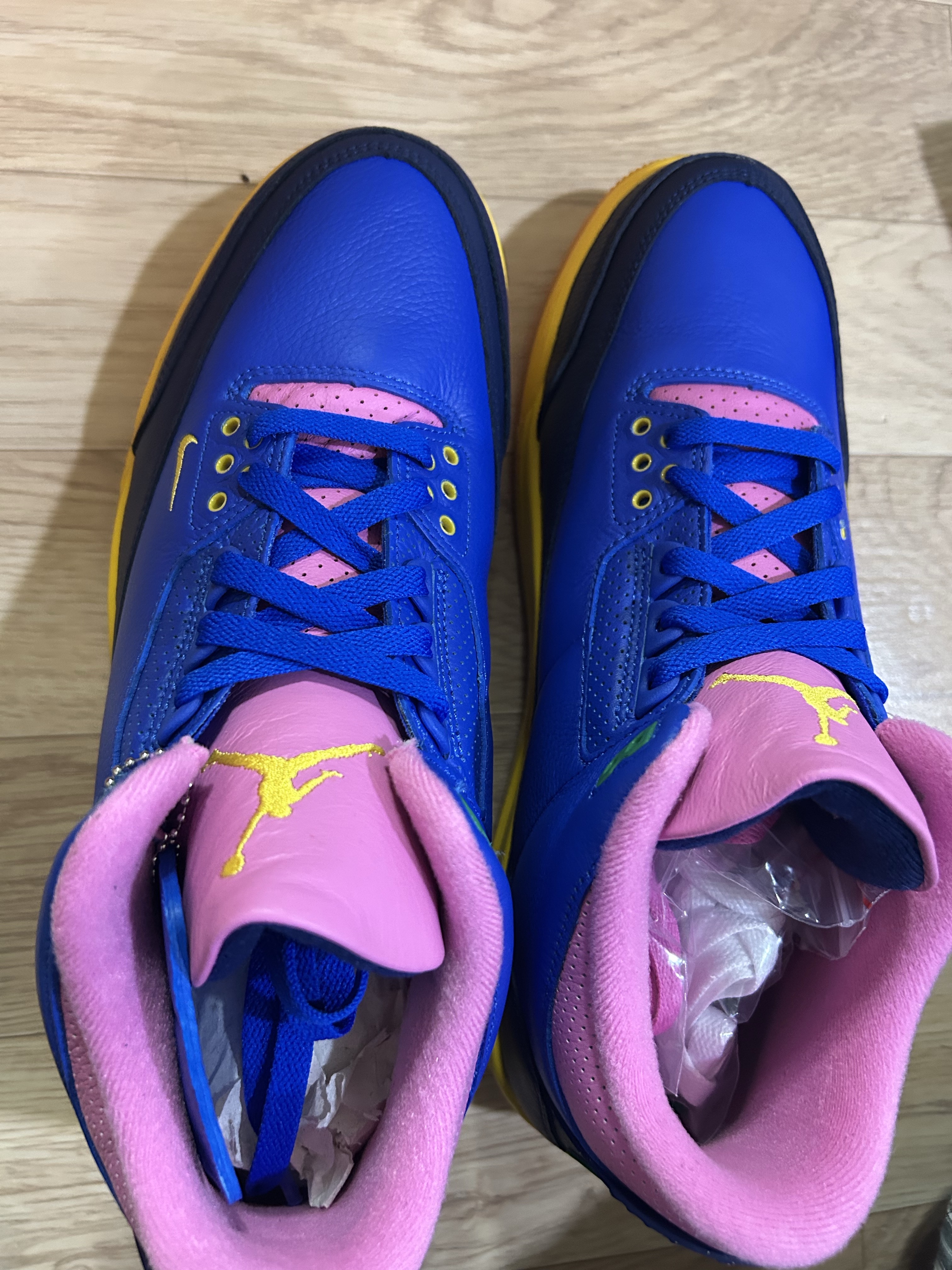 Jordan 3 Retro OG Brazil Racer Blue and Blue Void 착용 스타일
