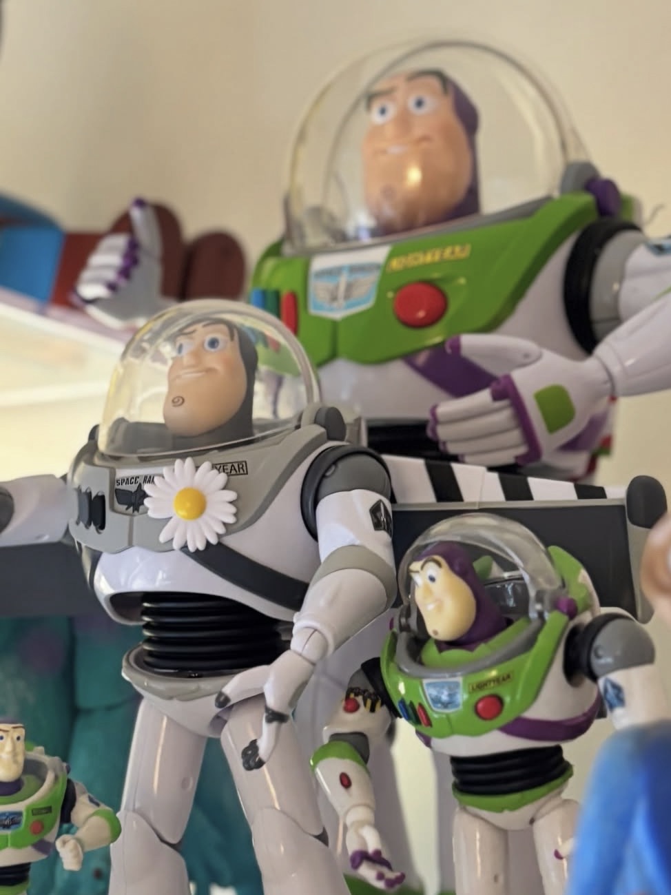 Peaceminusone x Toy Story The First Fan Action Figure Buzz 착용 스타일