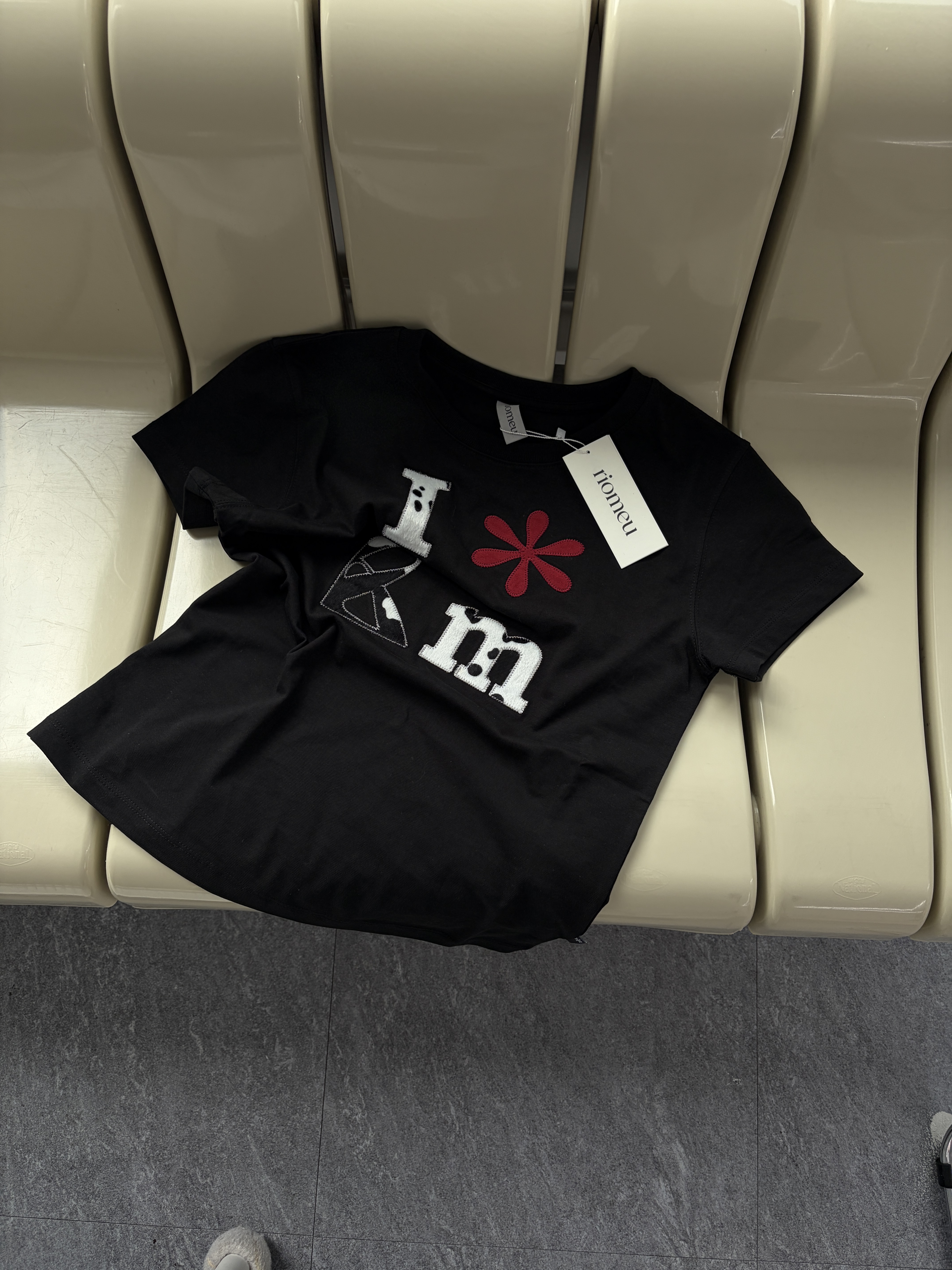 Riomeu Cow Applique Short Sleeve T-Shirt_Black 착용 스타일 - 1