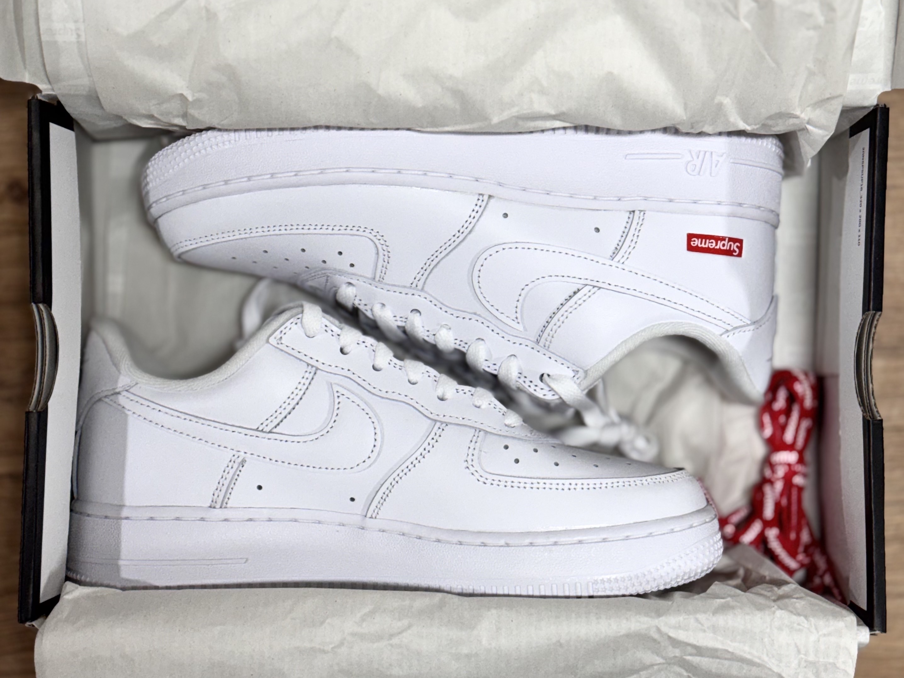 Nike x Supreme Air Force 1 Low White 착용 스타일