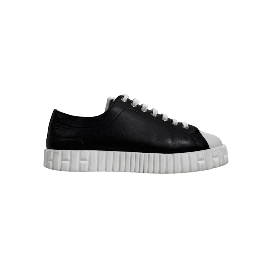 ITKWJRKSSBGK Hermes Women Black Calfskin Leather Low Top Sneakers
