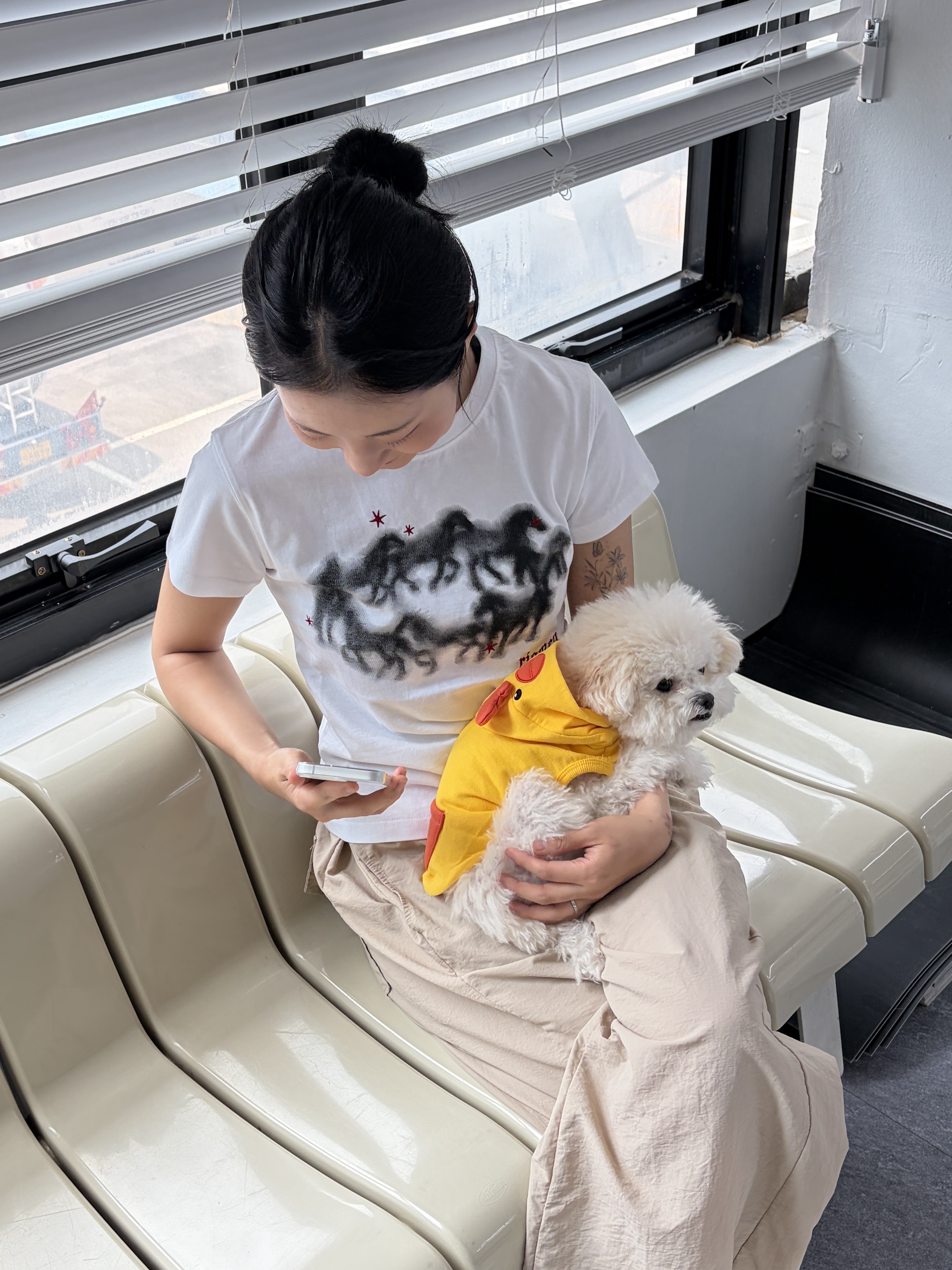 Riomeu Oval Horse Short Sleeve T-shirt_White 착용 스타일 - 1