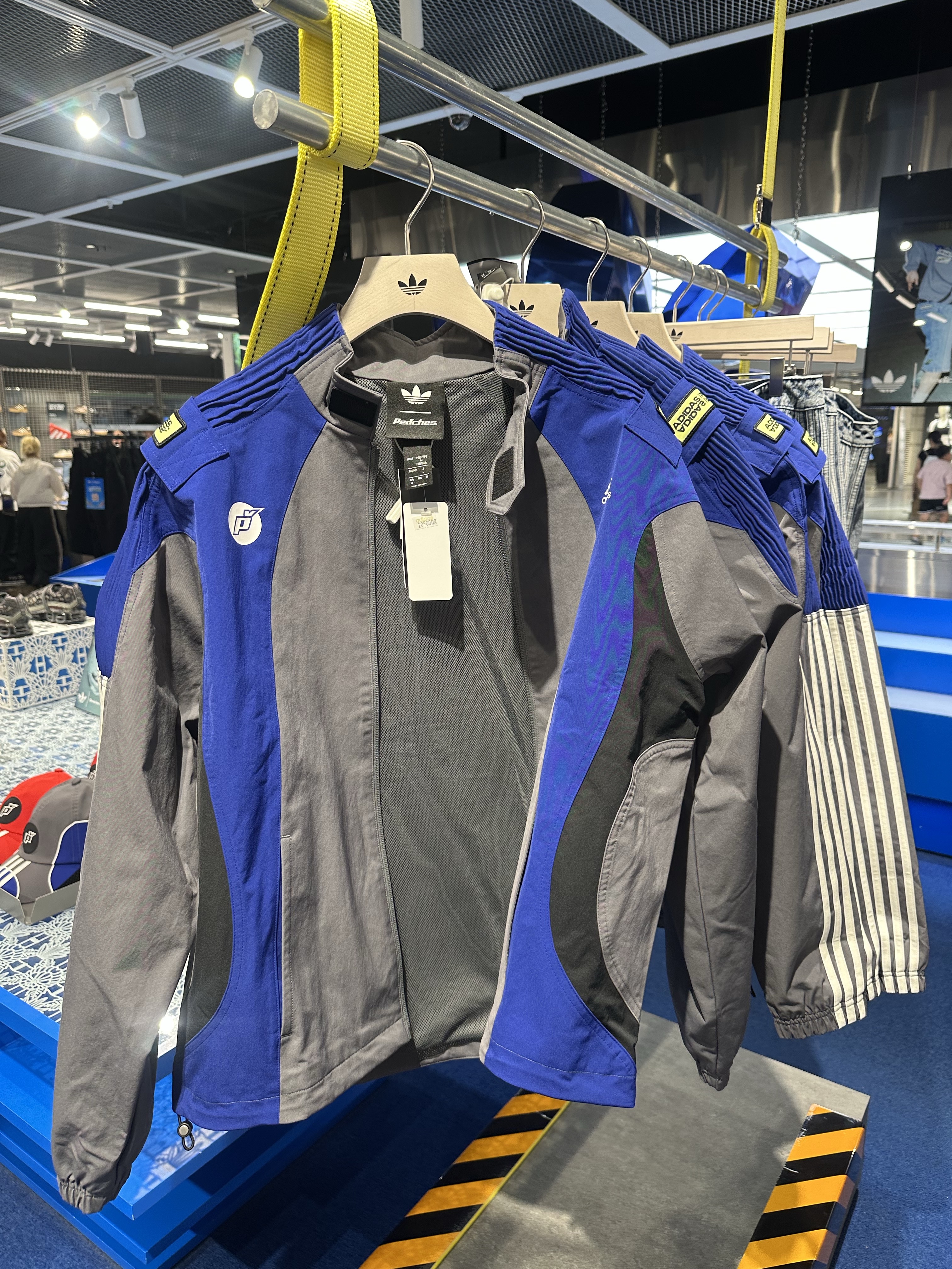 Adidas x Peaches Racing Jacket Grey Five - KR Sizing 착용 스타일