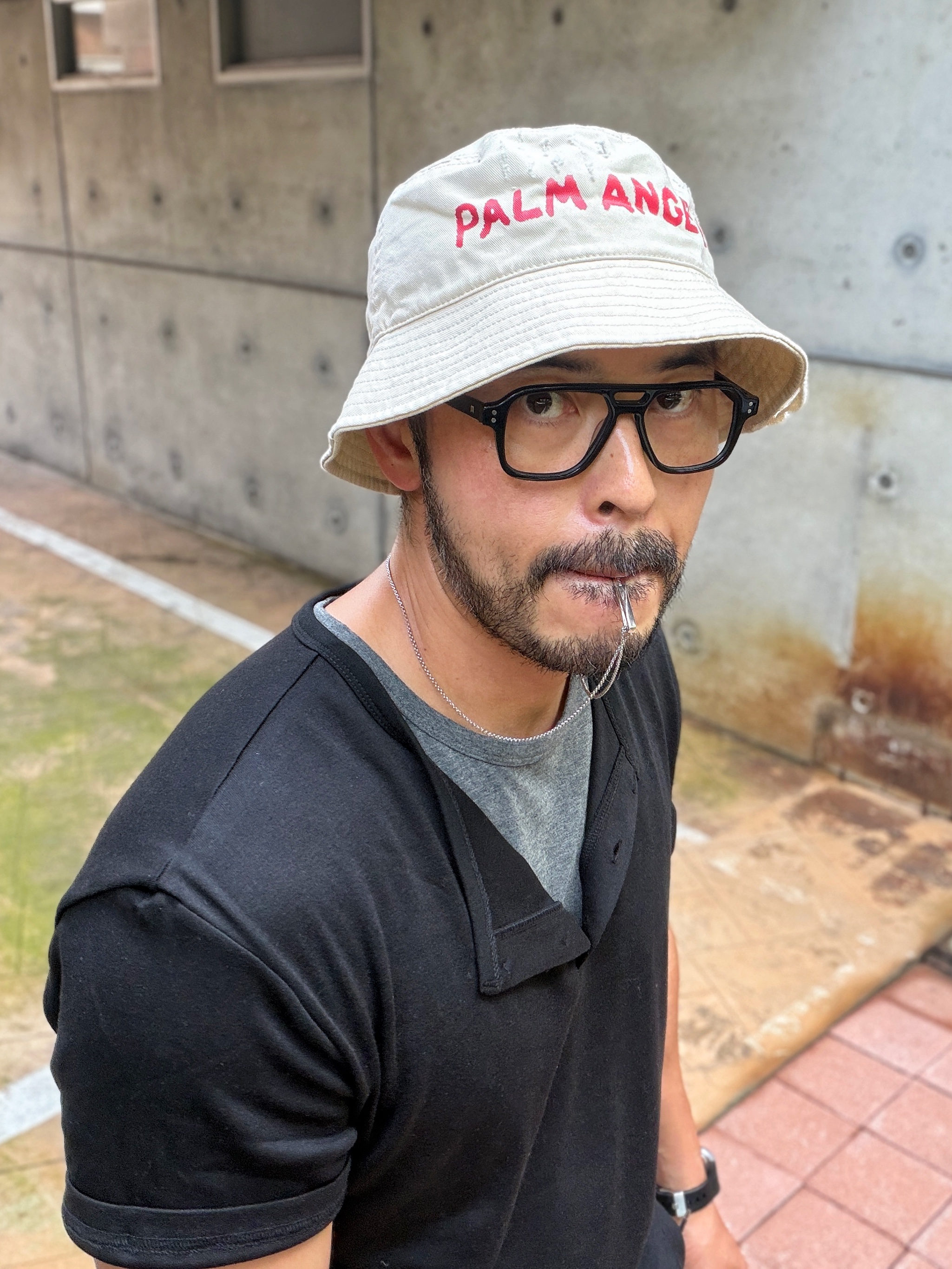 Palm Angels Seasonal Logo Bucket Hat - Off White 착용 스타일 - 6