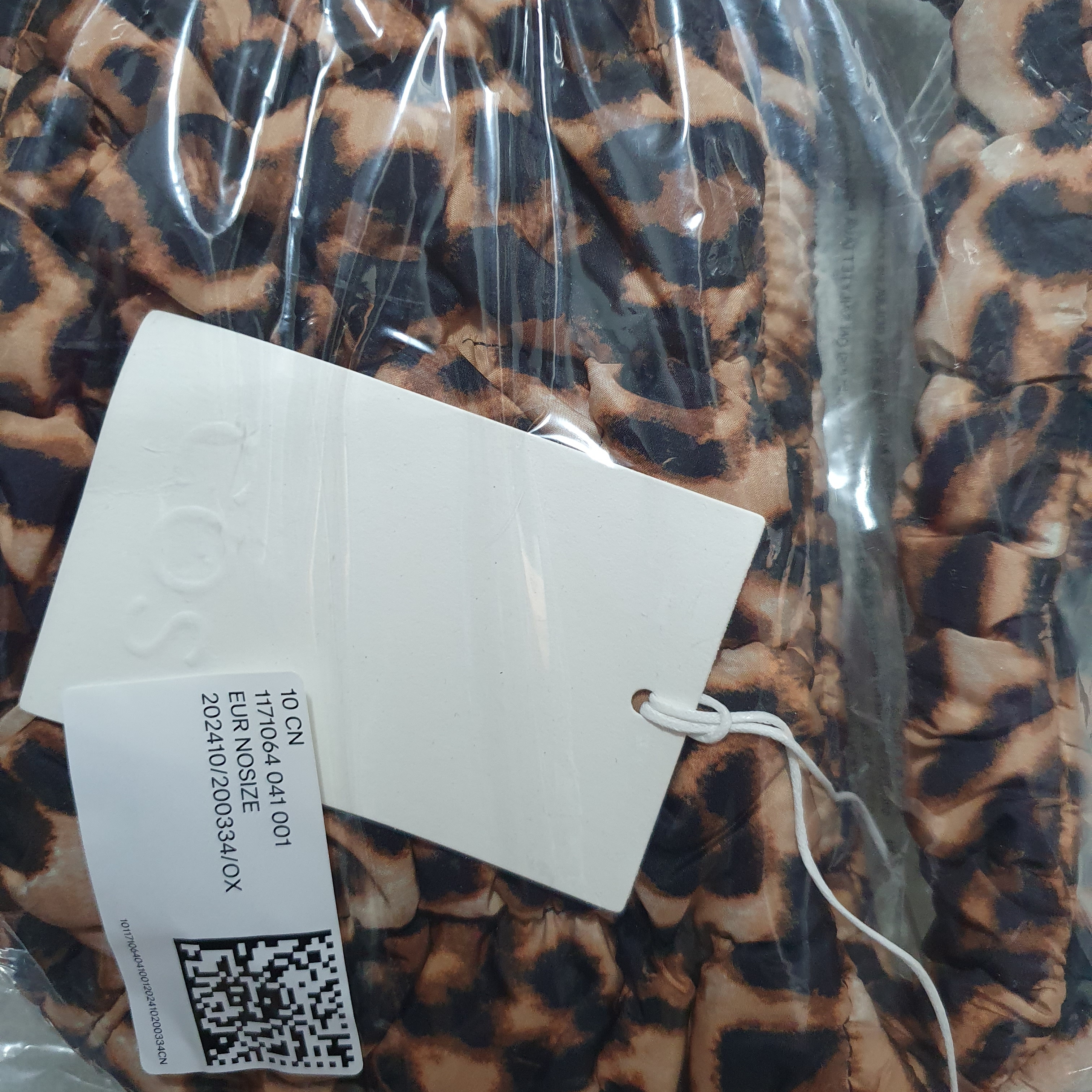 COS Quilted Micro Bag Leopard 착용 스타일