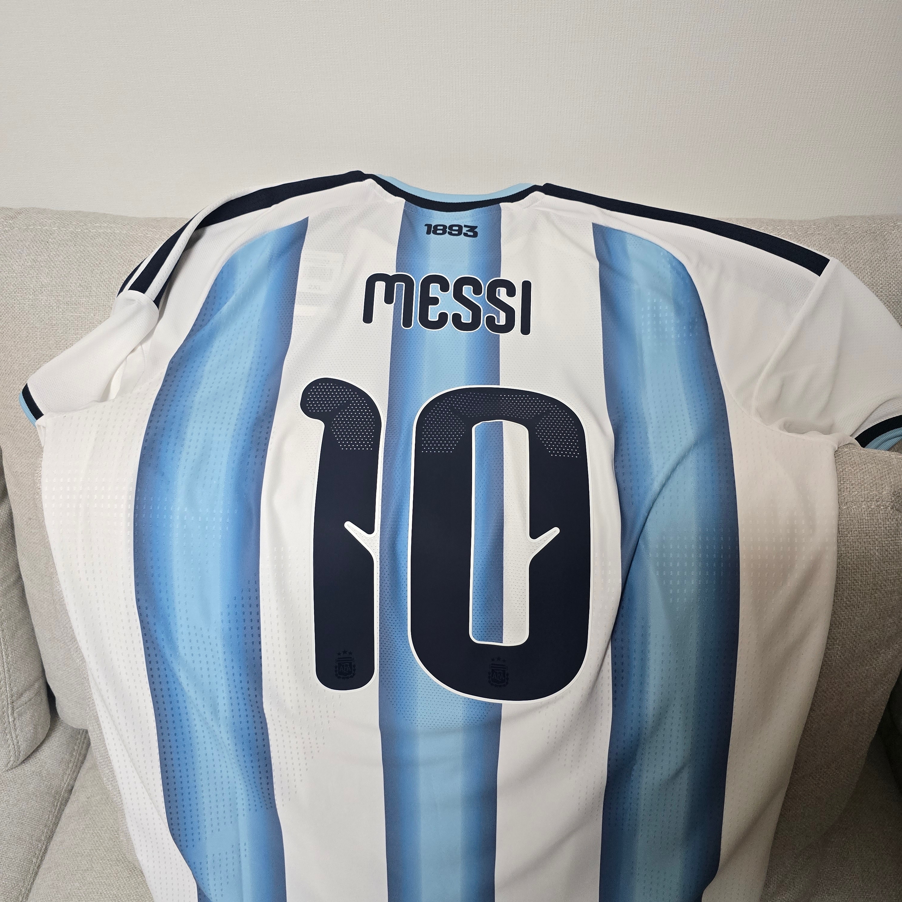 Adidas Argentina 2026 Home Authentic Jersey White Icey Blue - KR Sizing (Non Marking Ver.) 착용 스타일 - 2