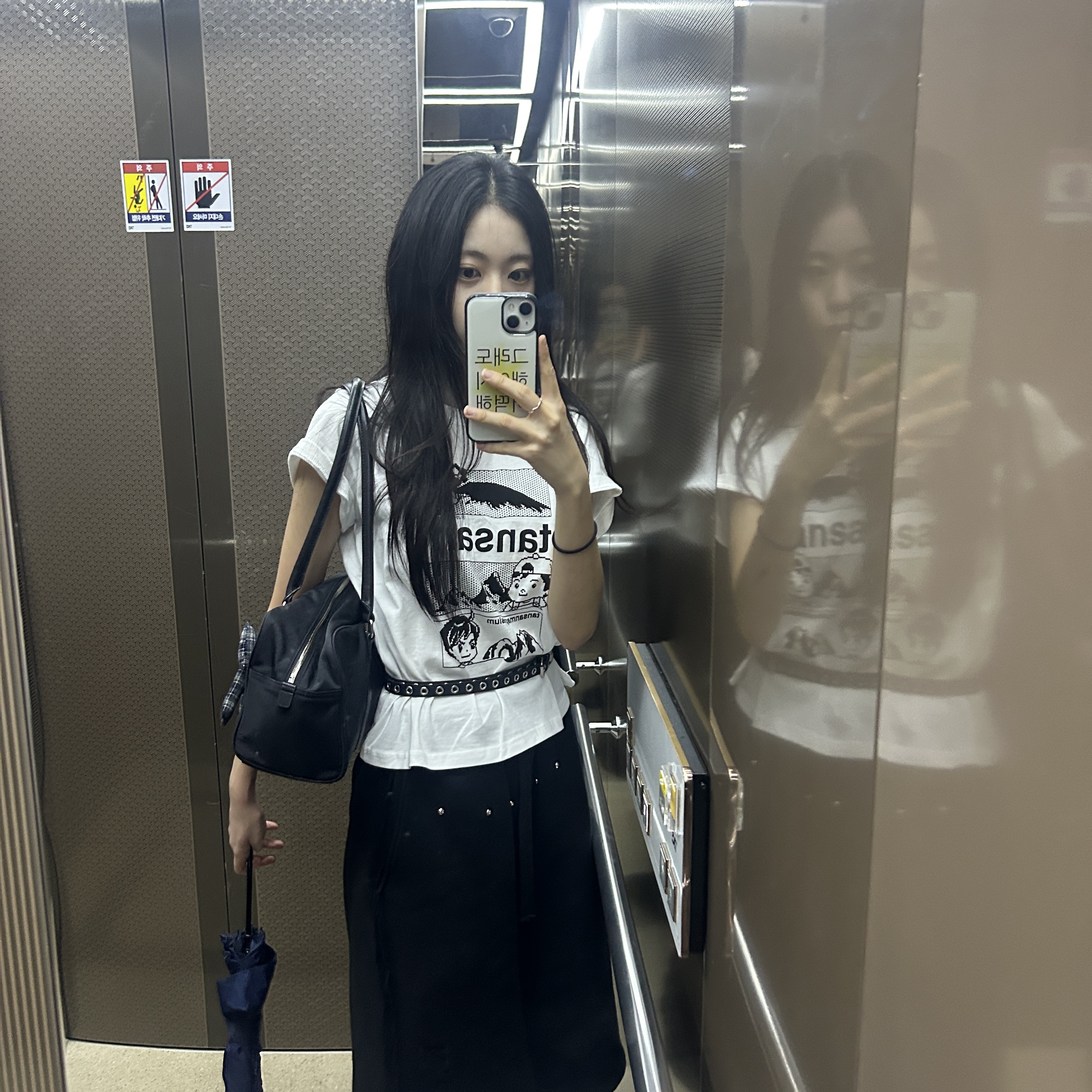 Matin Kim Sporty Tote Bag Black, (W) Tansanmagnesium Tansan Applique Ringer T-Shirt Grey 착용 스타일 - 1