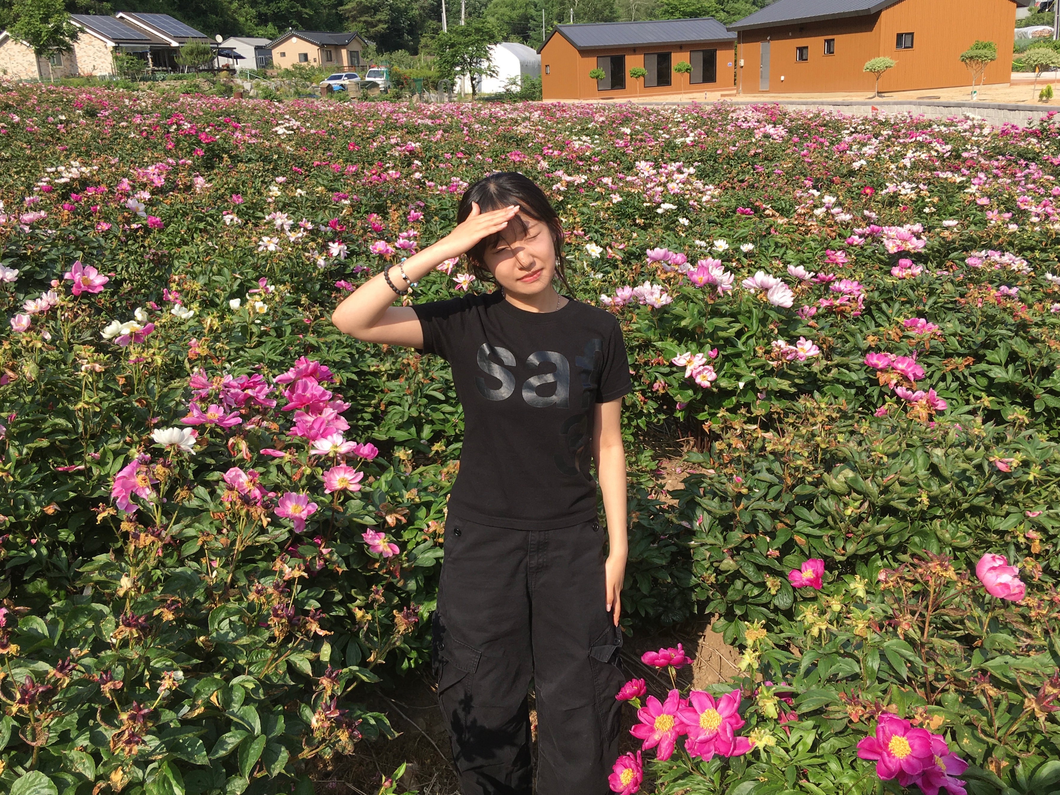 [KREAM 단독] Safarispot Basic Safari T-Shirt Black, [KREAM 단독] Safarispot 1/2 Basic Safari T-Shirt Black 착용 스타일