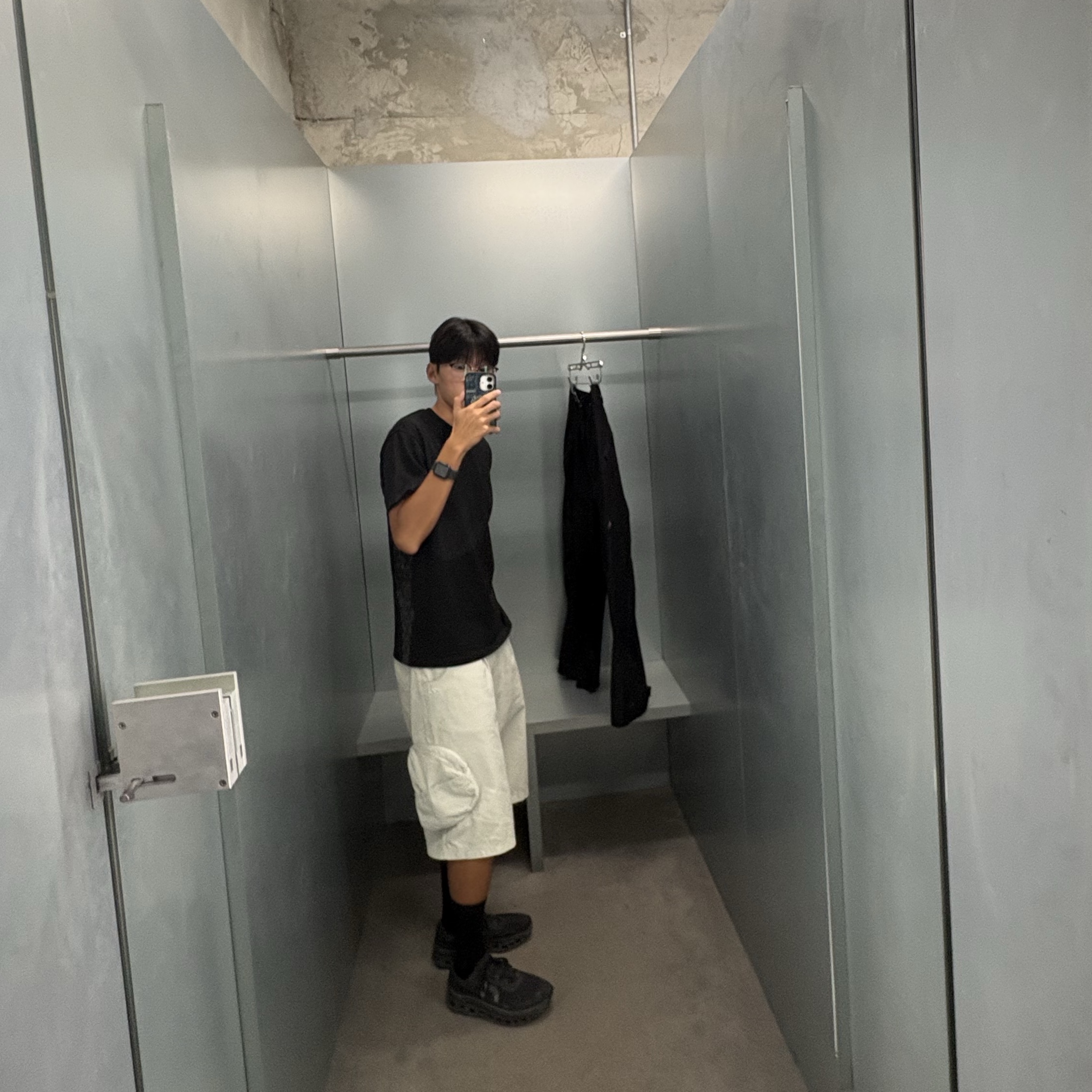 Xlim Ep.7/Sequence 01 T-Shirt Black, Sansan Gear Cargo Shorts Light Grey 착용 스타일