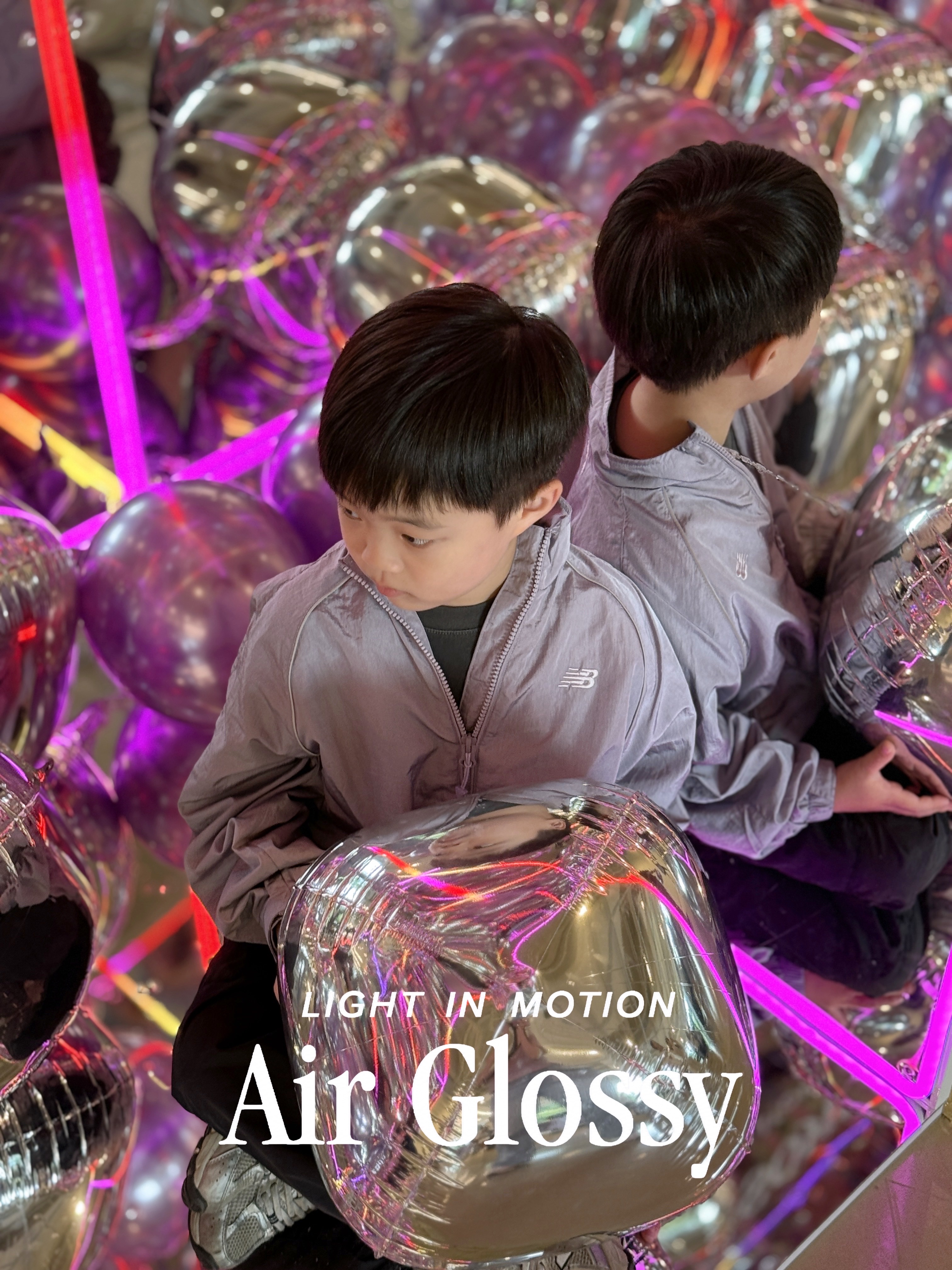 (Kids) New Balance Air Glossy Windbreaker Purple 착용 스타일 - 5