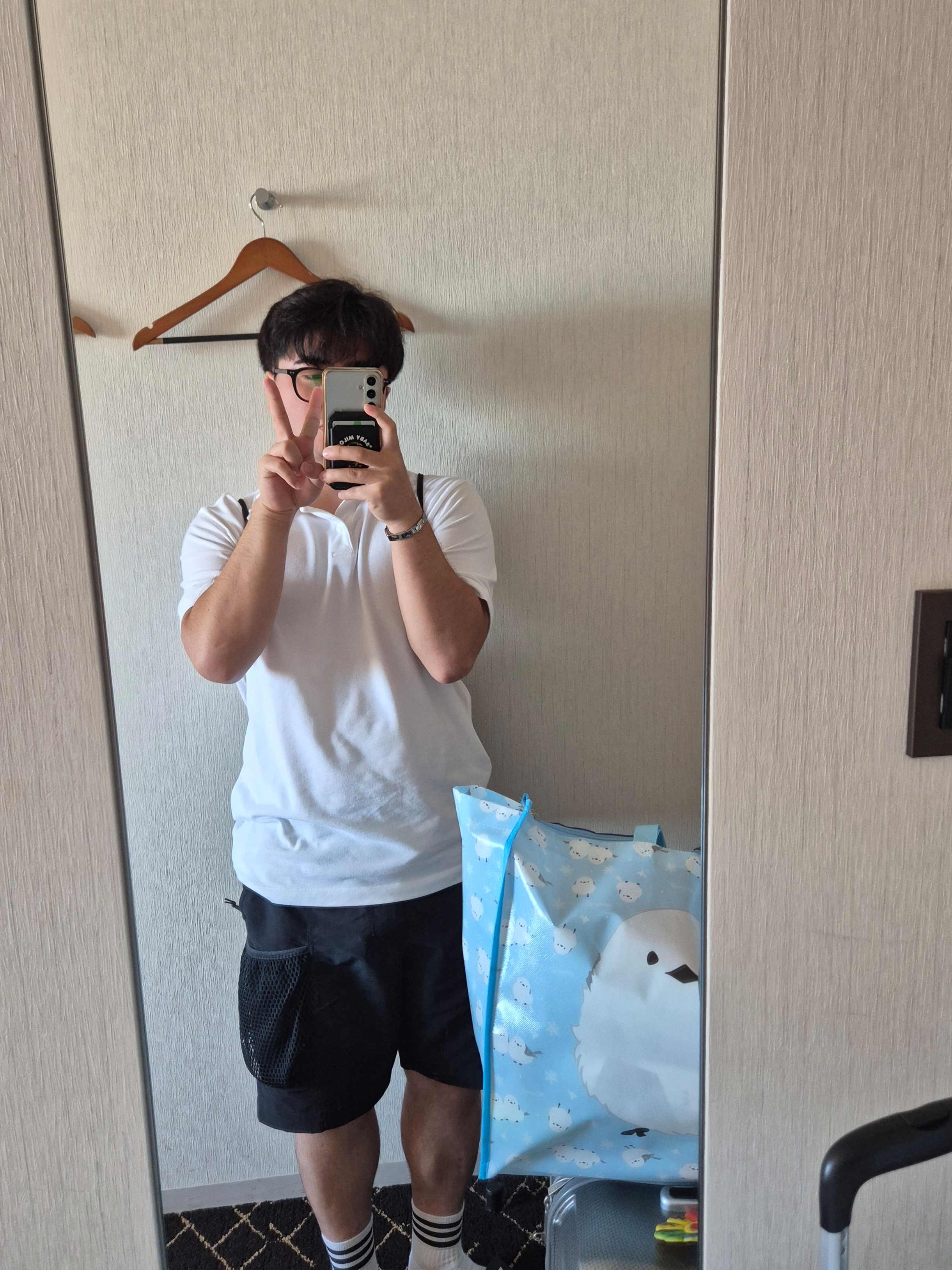 BAPE Baby Milo MagSafe Card Holder Black, Nike ACG Snowgrass Cargo Shorts Black - Asia 착용 스타일