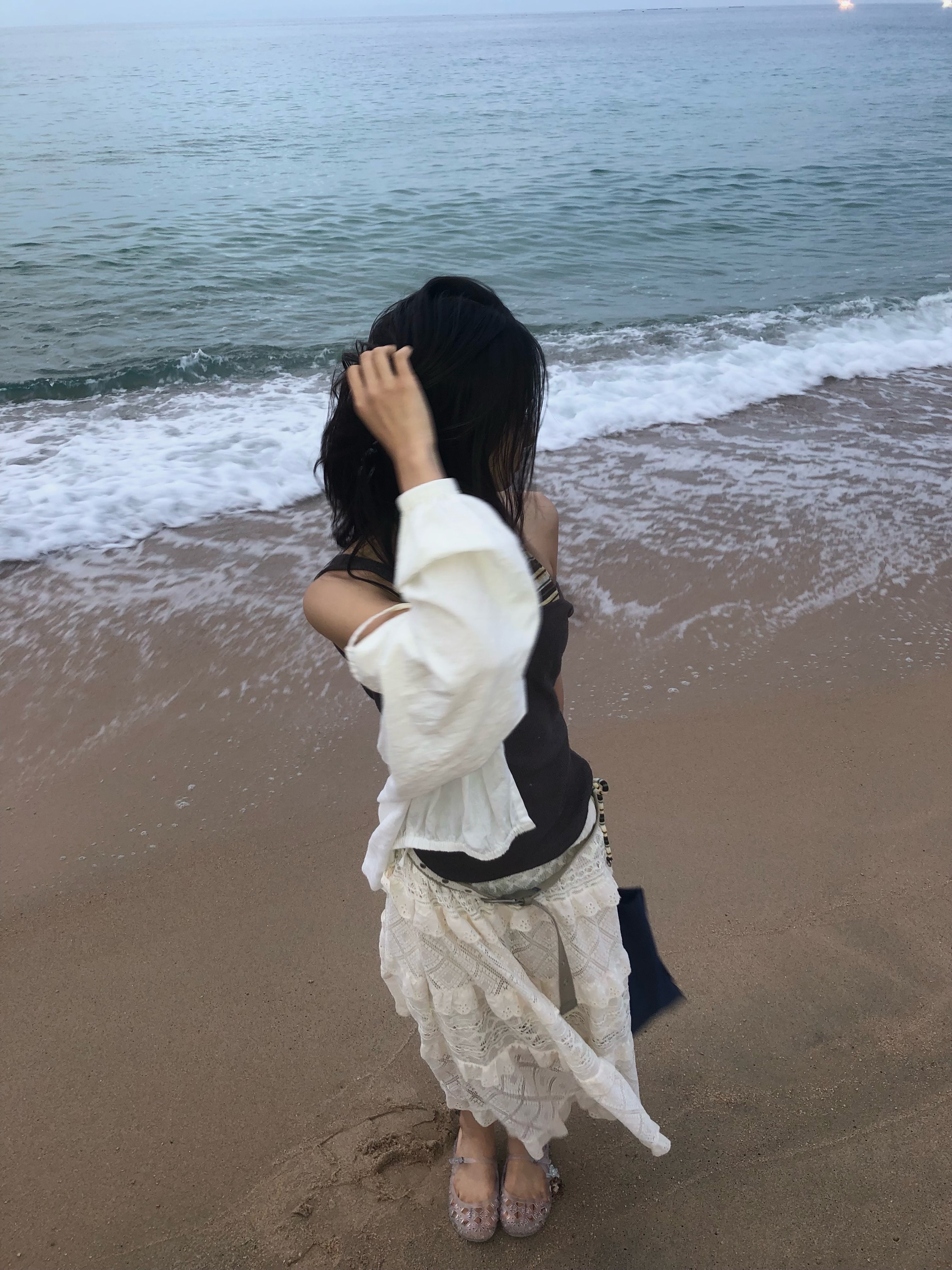 COYSEIO 038 Mini Waffle Relaxed Sleeveless Charcoal 착용 스타일 - 1