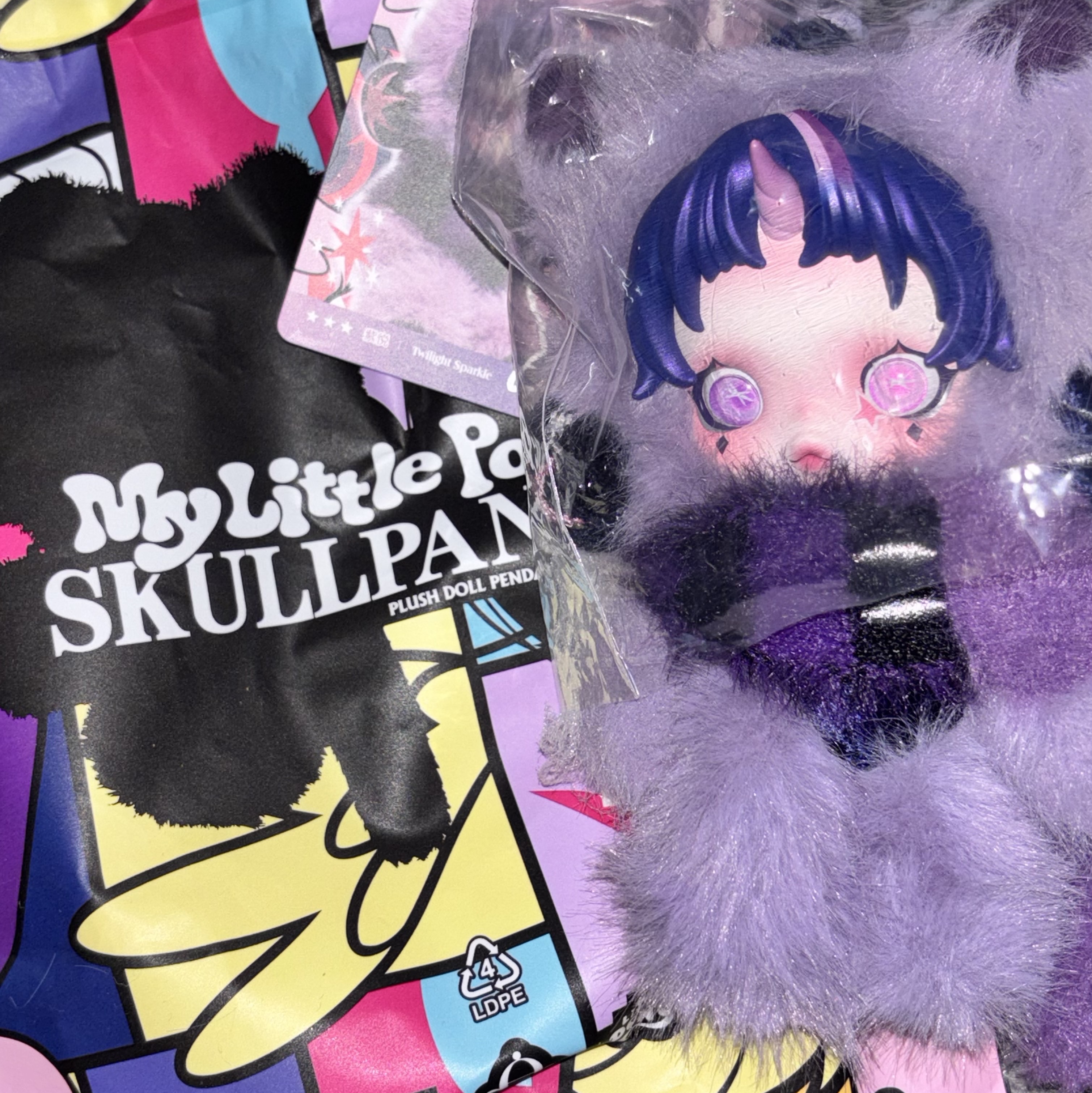 Pop Mart Skullpanda x My Little Pony Series Plush Doll Pendant Twilight Sparkle (Opened Case) 착용 스타일
