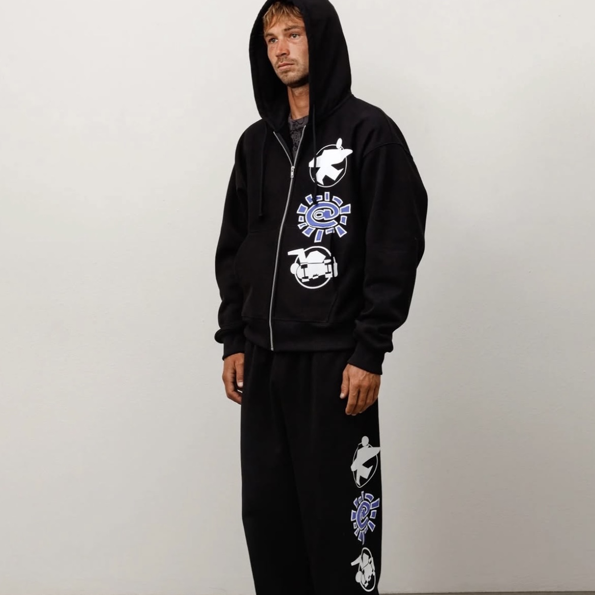 Stussy x Always Do What You Should Do Stack Zip Hoodie Black 착용 스타일 - 3