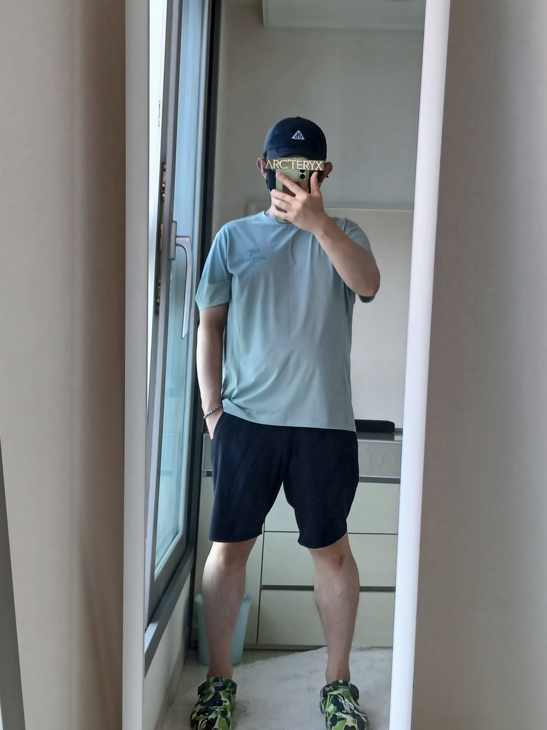 Arc'teryx Incendo Shorts 9 Inch Black, Arc'teryx Motus Arcword Crew SS T-Shirt Stone Green Heather 착용 스타일 - 8