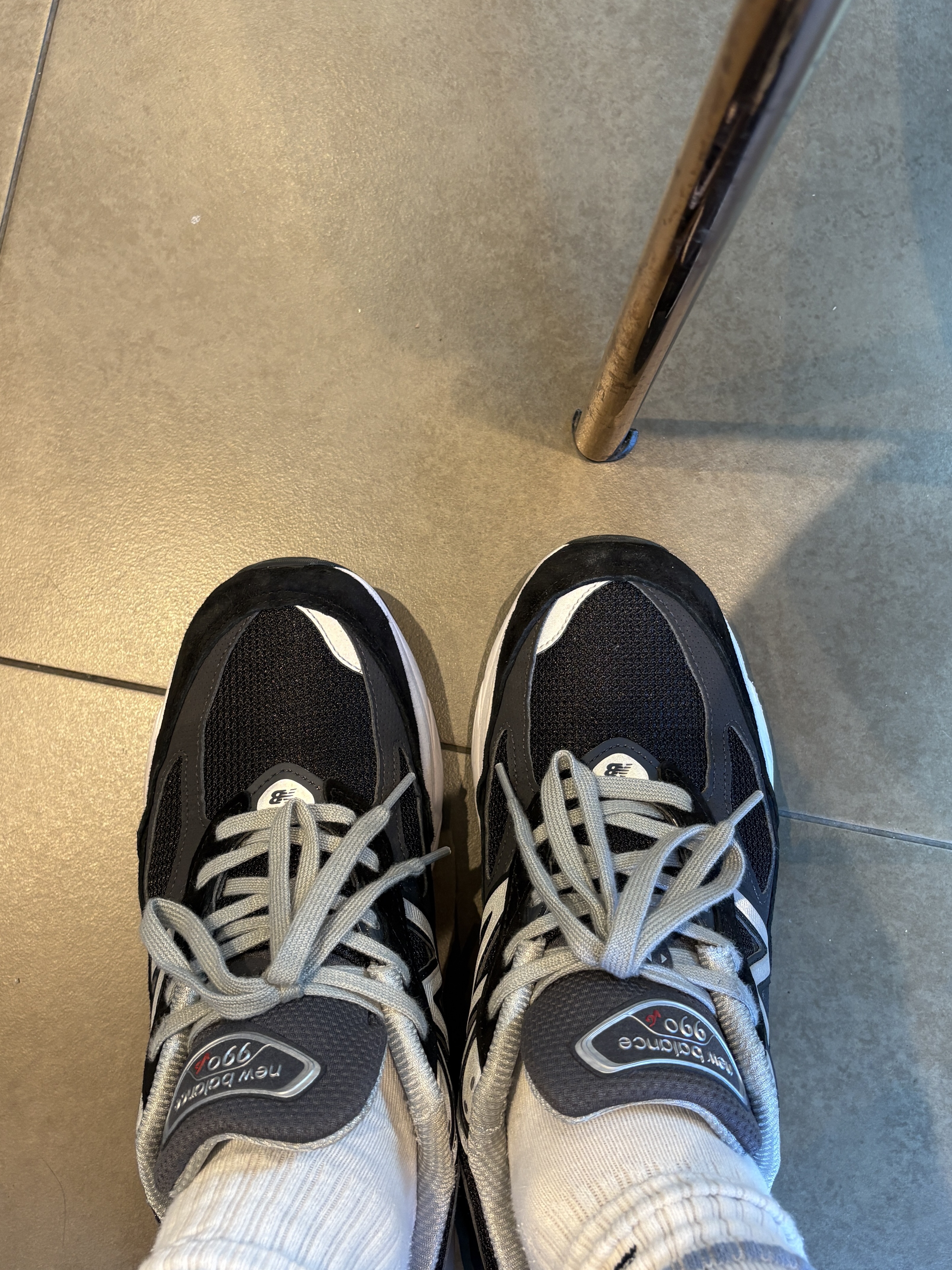 New Balance 990v6 Made in USA Black White 착용 스타일 - 3