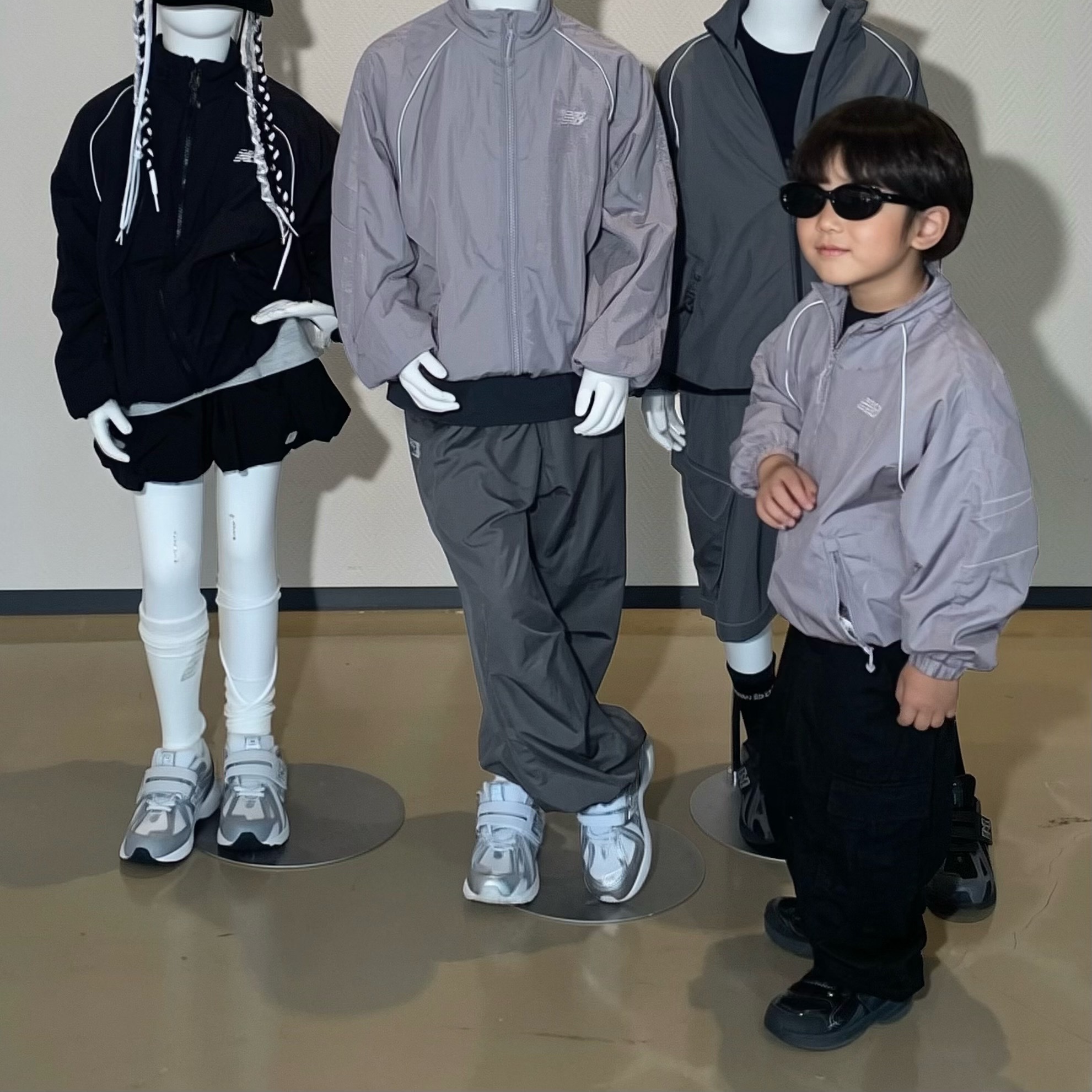 (Kids) New Balance Air Glossy Windbreaker Purple 착용 스타일 - 6
