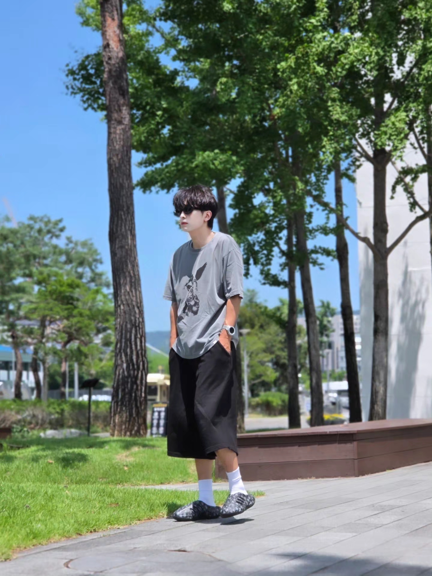[KREAM 단독] NOMANUAL Devil Ring Damaged T-shirt Washed Charcoal, Adidas x Thug Club Adifom Iiinfinity Mule Core Black 착용 스타일 - 5