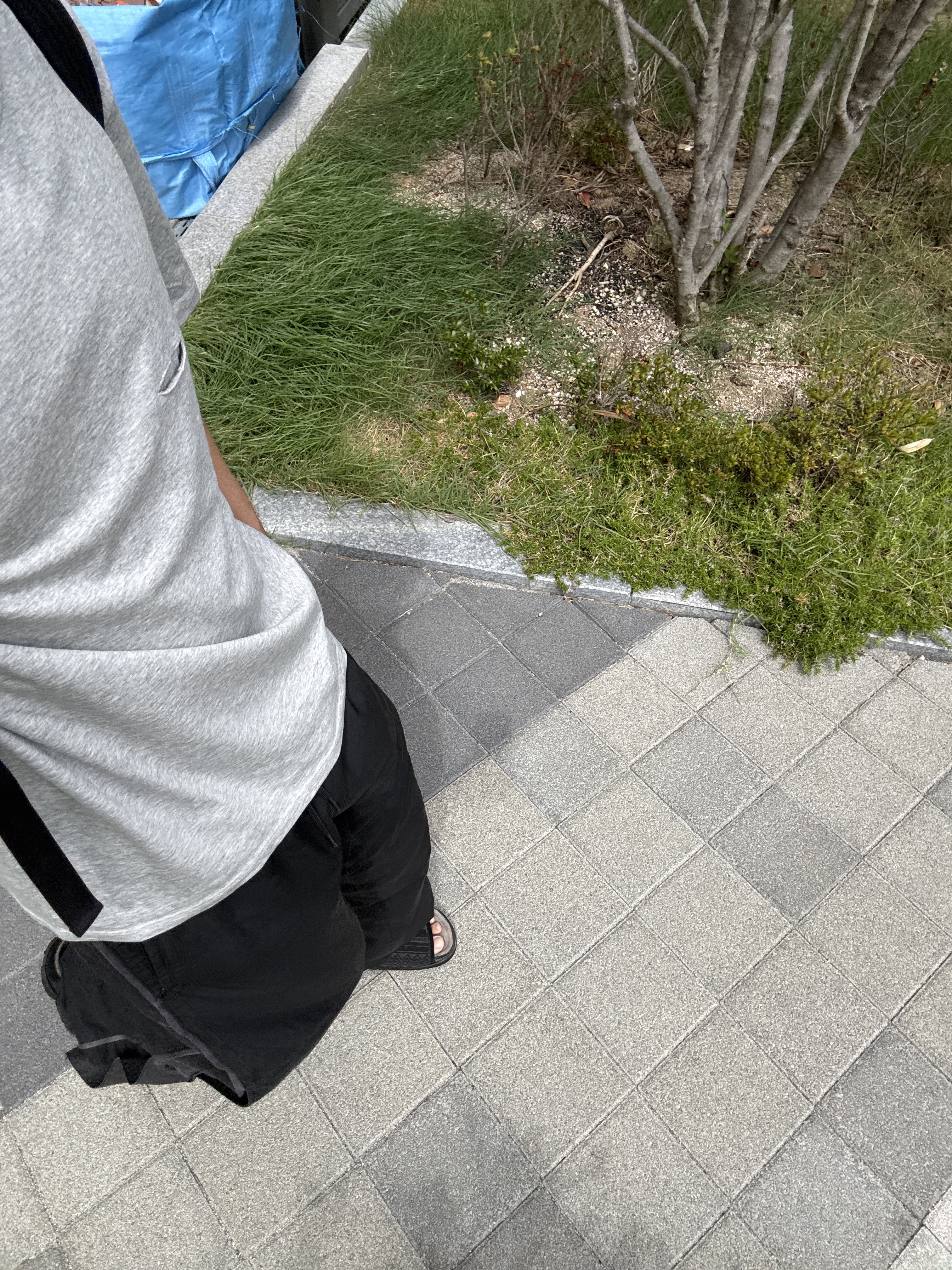 Polyteru Slash Cut T-Shirt Melange Gray, Polyteru 1011 Nylon Track Pants Triple Black - 24SS 착용 스타일