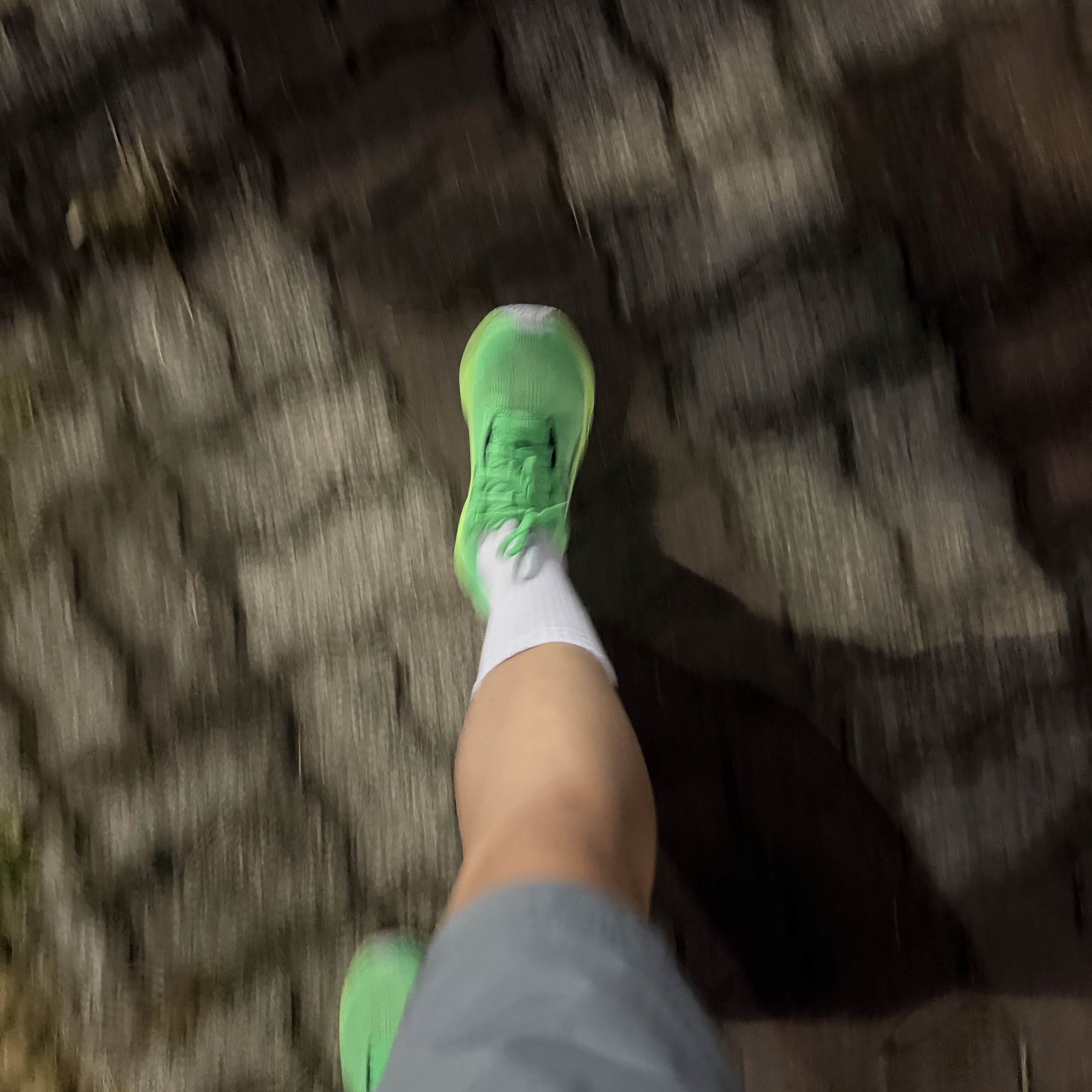 (W) Asics Novablast 5 Ekiden Vital Green Black 착용 스타일 - 1
