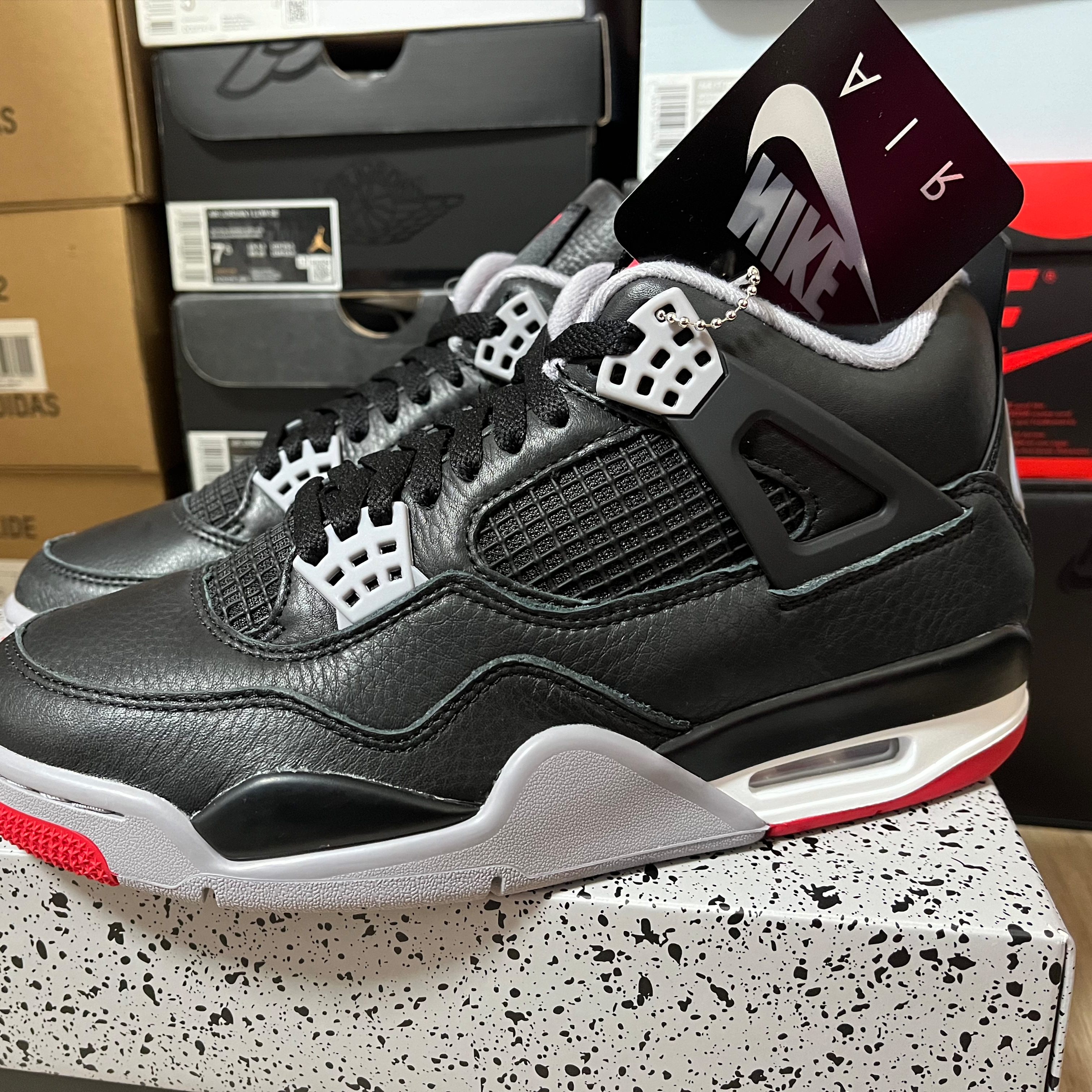 Jordan 4 Retro Bred Reimagined 착용 스타일