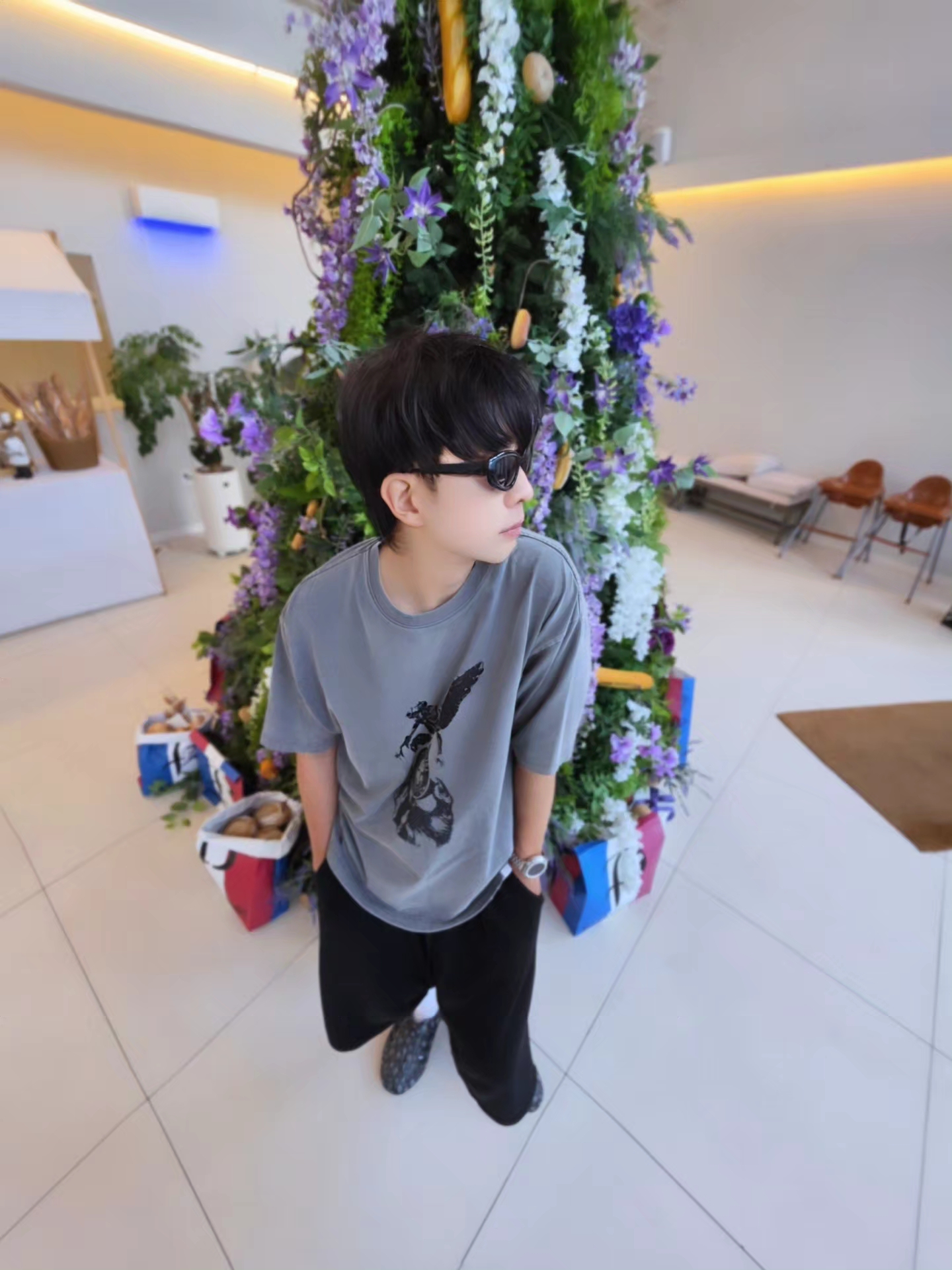 [KREAM 단독] NOMANUAL Devil Ring Damaged T-shirt Washed Charcoal, Adidas x Thug Club Adifom Iiinfinity Mule Core Black 착용 스타일 - 1