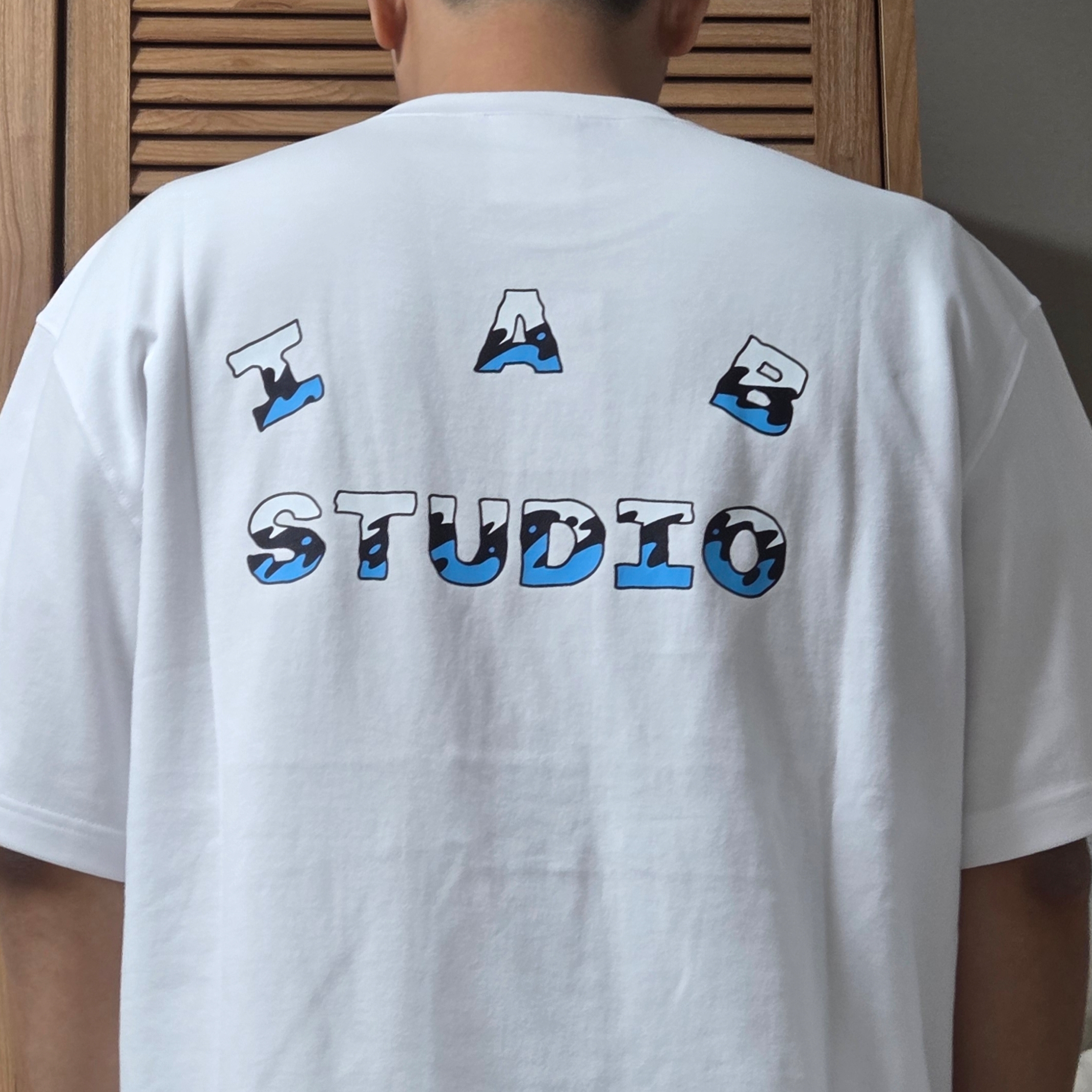 IAB Studio Surfing Bone T-Shirt White 착용 스타일