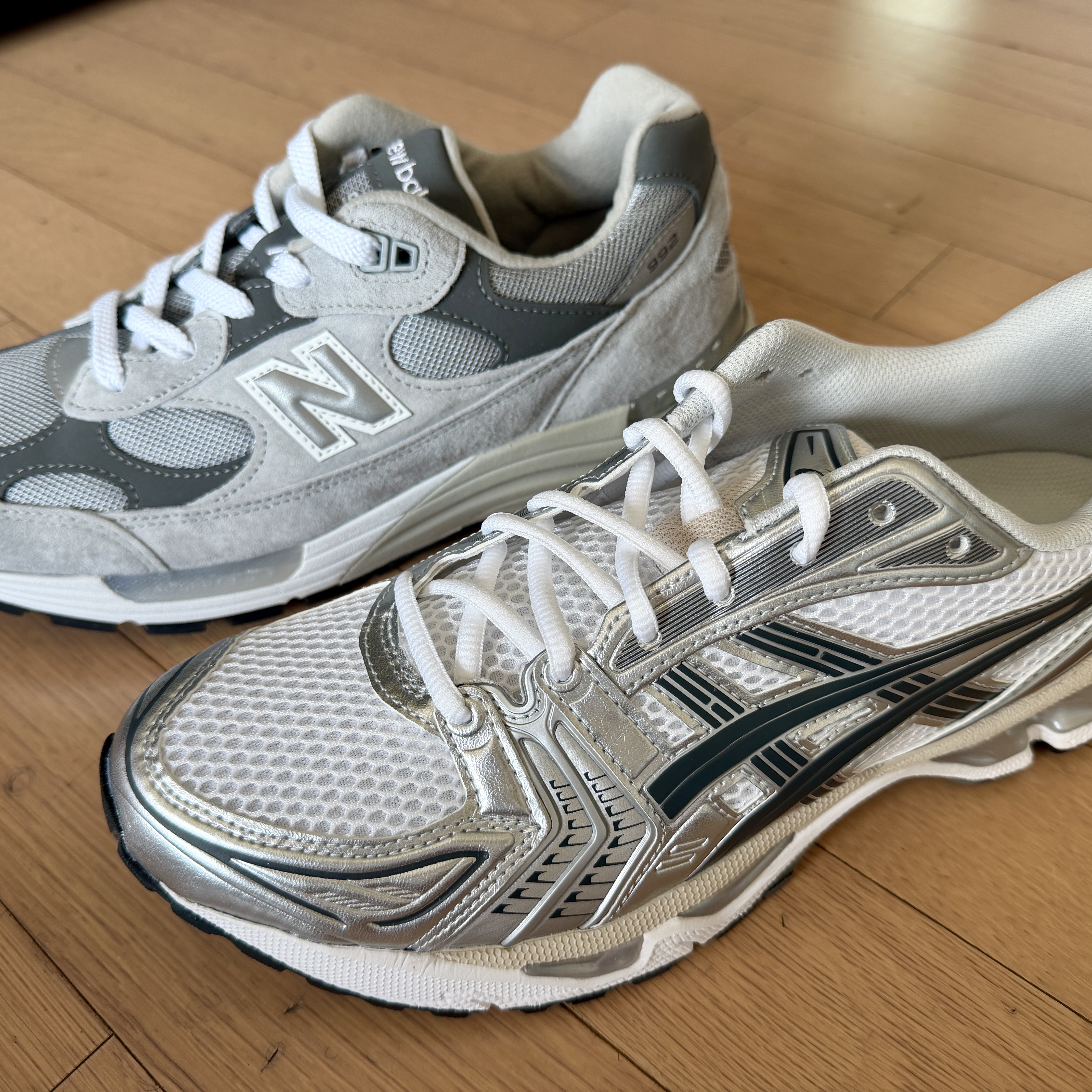 Asics Gel-Kayano 14 White Graphite Grey 착용 스타일 - 1