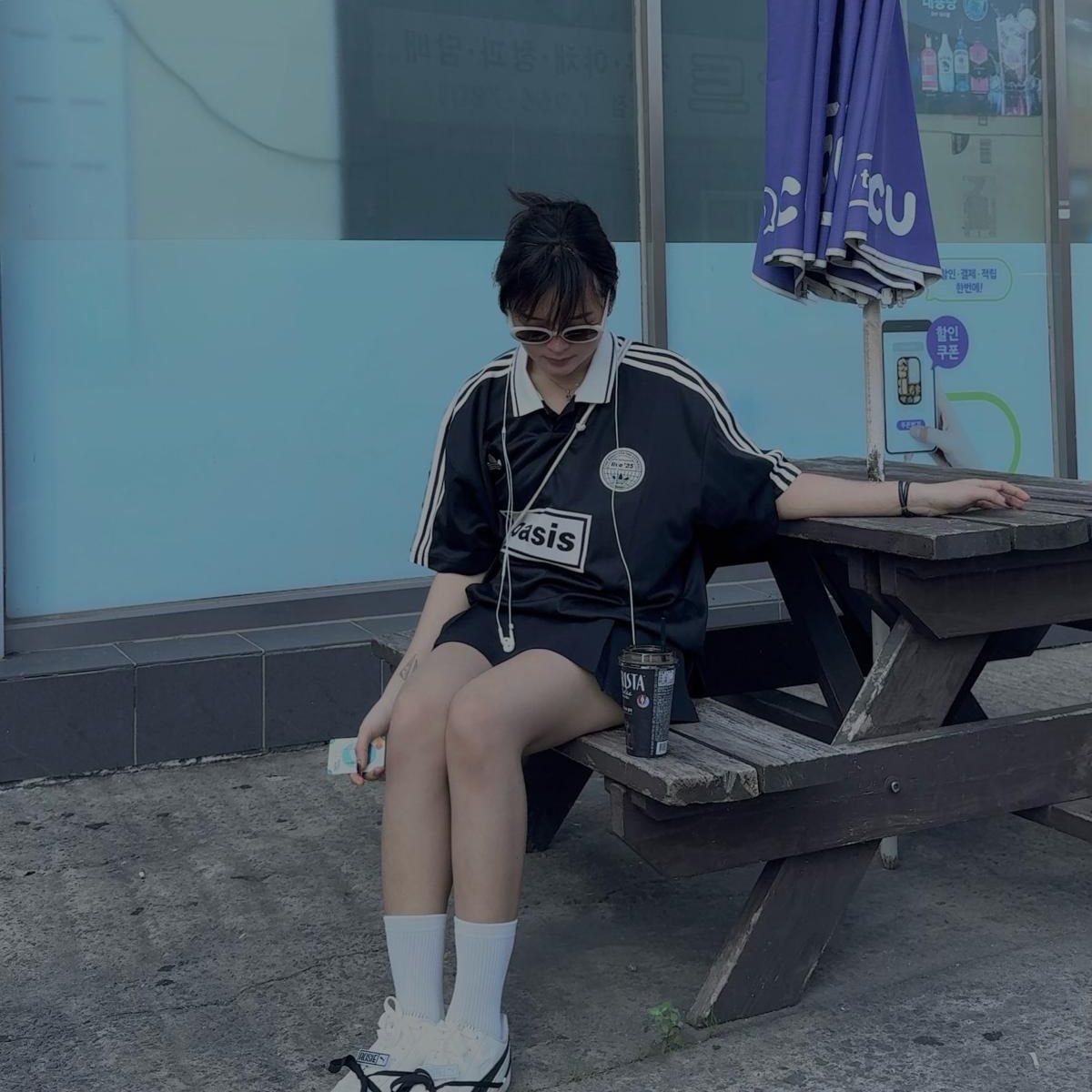 Adidas x Oasis Tour Jacquard Jersey Black - US Sizing, (W) Puma x Rosé Speedcat LEA Warm White Black 착용 스타일 - 1