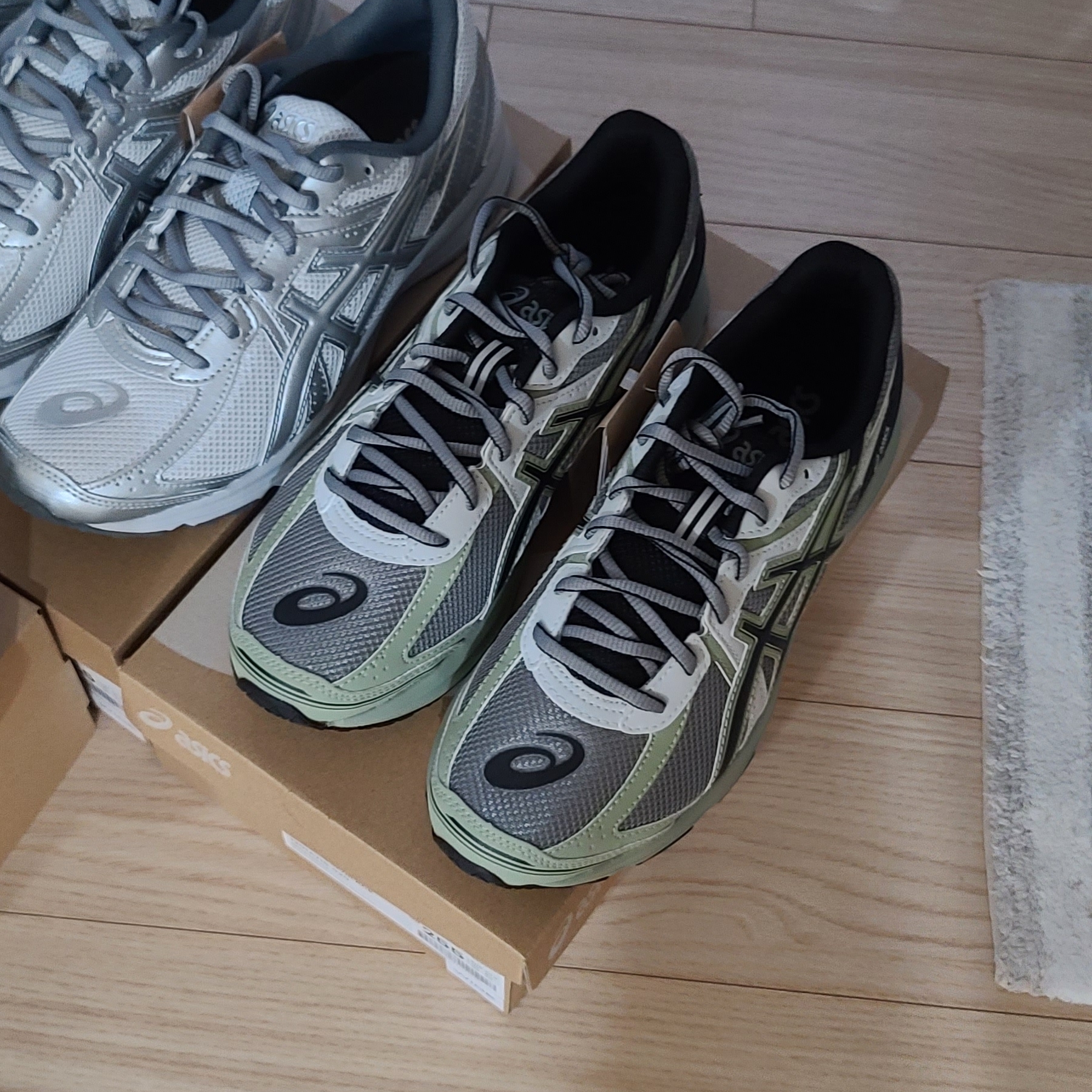 Asics Jog 100 S Sheet Rock - 2E Wide 착용 스타일