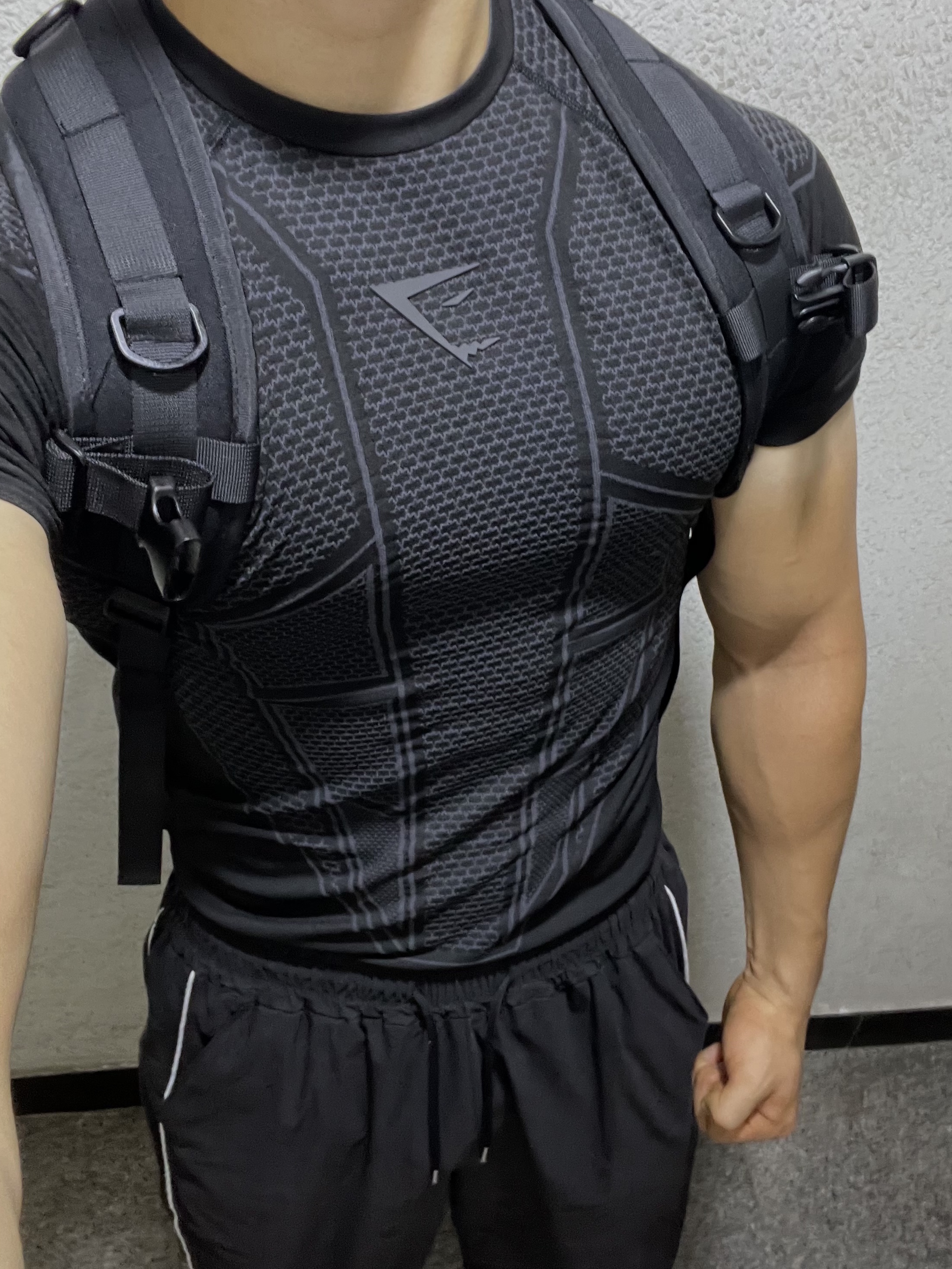 Gymshark Onyx V1 T-Shirt Black Onyx Grey 착용 스타일