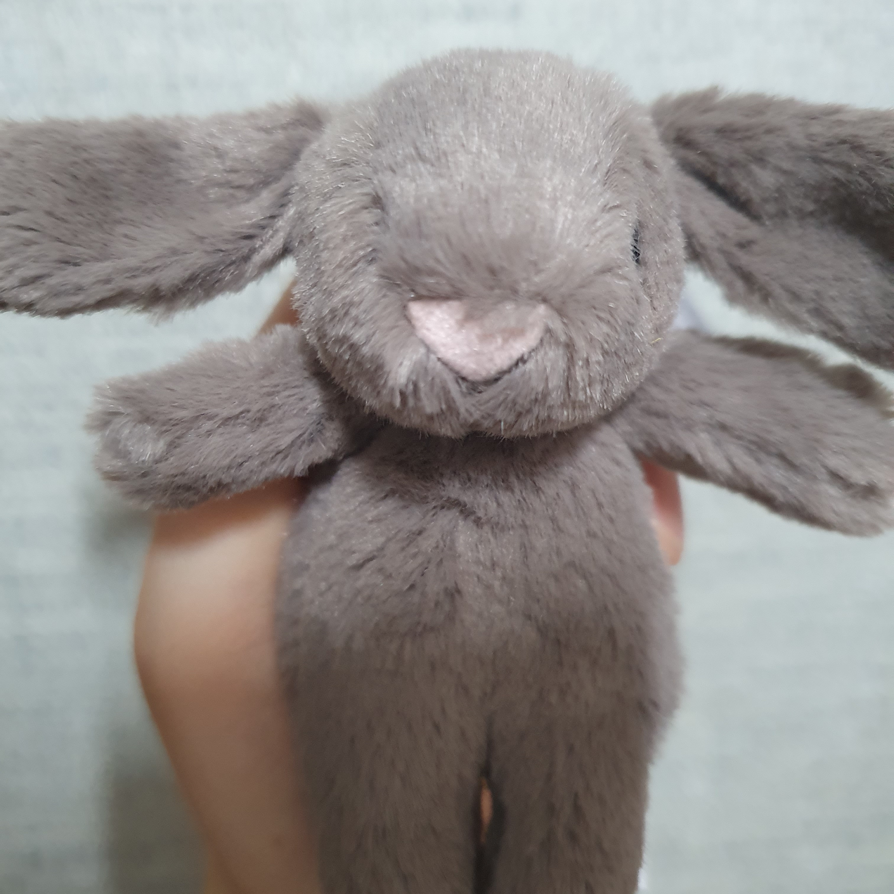 Jellycat Bashful Bunny Truffle Bag Charm Brown 착용 스타일