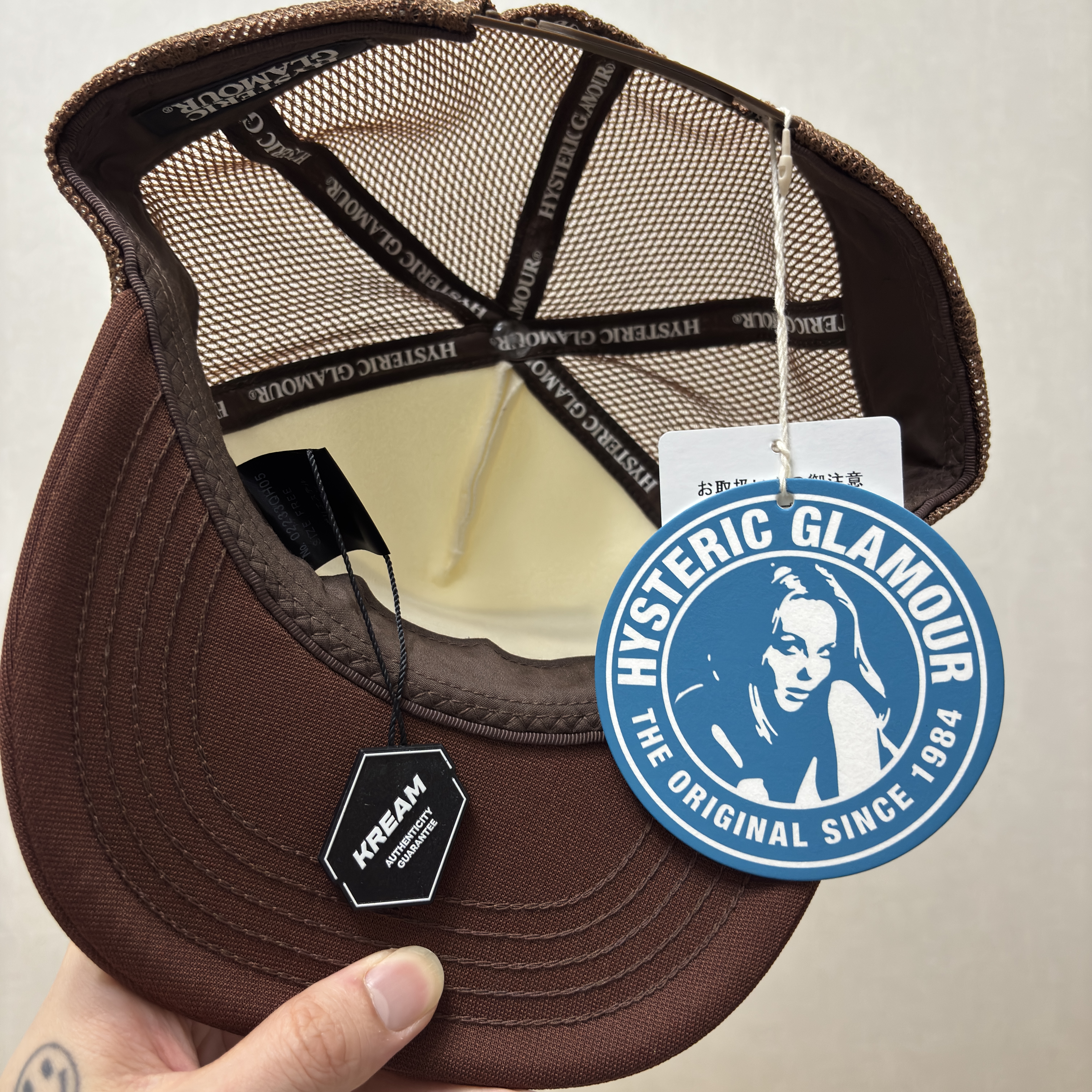 Hysteric Glamour Guitar Girl Mesh Cap Brown 착용 스타일 - 3