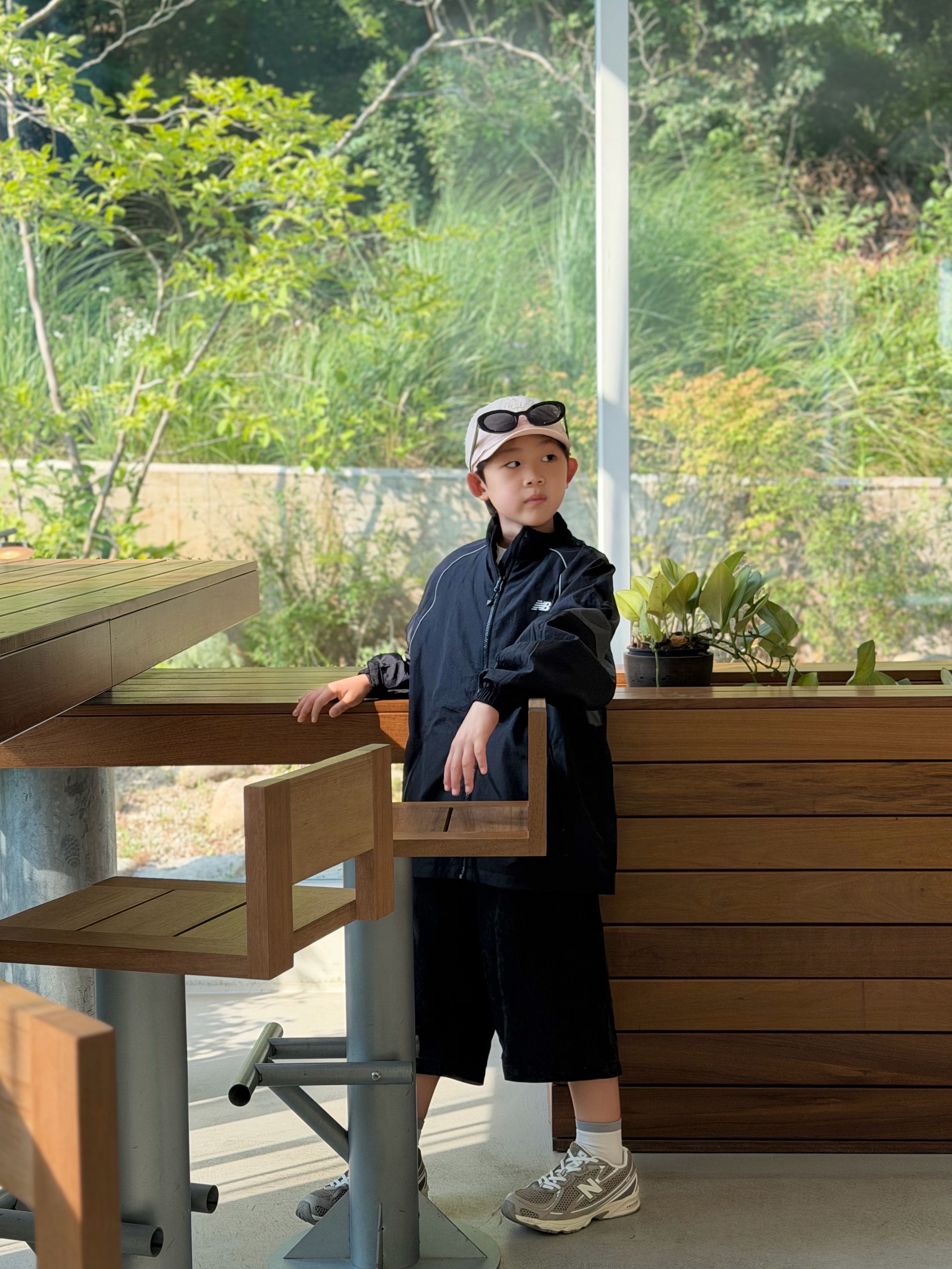 (Kids) New Balance Air Glossy Windbreaker Purple, (Kids) New Balance Air Glossy Windbreaker Black 착용 스타일 - 10