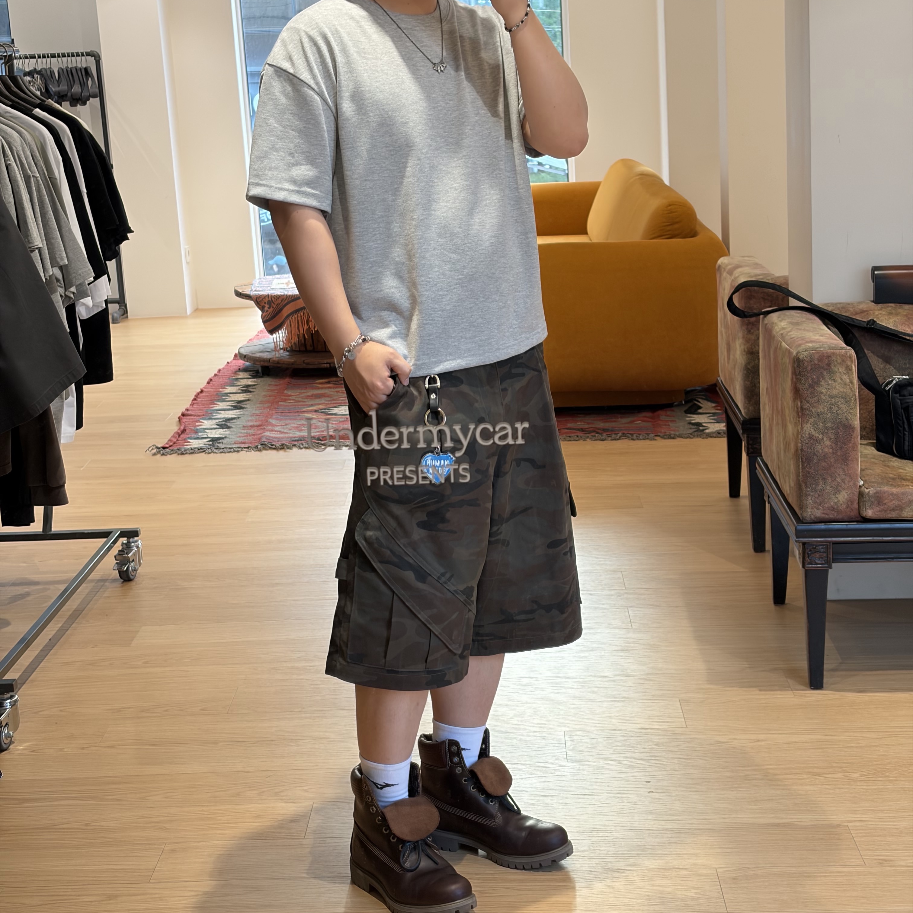 Karactor Cargo Bermuda Shorts Camo 착용 스타일 - 1