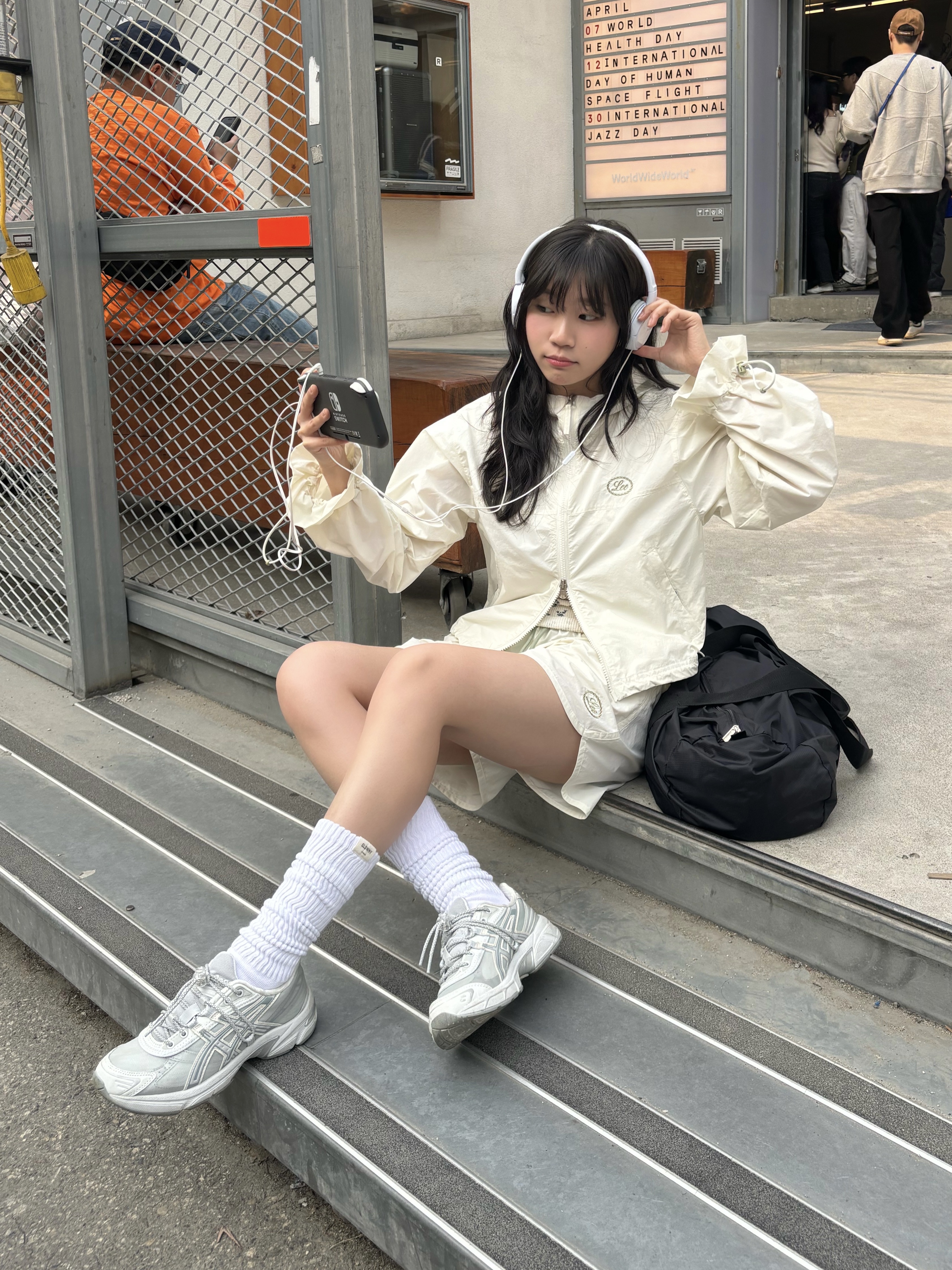 Asics x Atmos x Ojos Gel-1130 RE Glacier Grey Pure Silver, Nintendo Switch Lite Coral (Korean Ver.) 착용 스타일