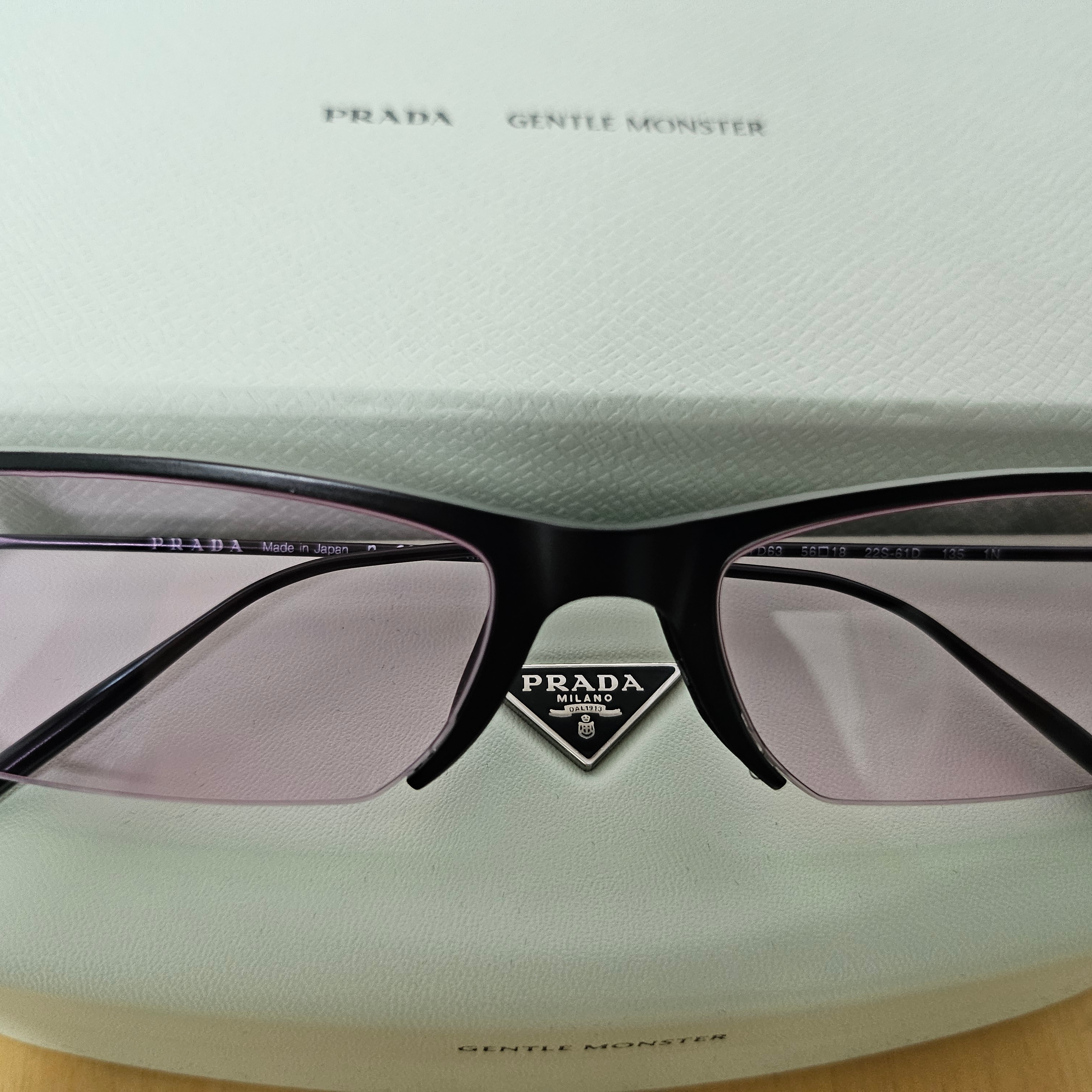 Gentle Monster x Prada 2 M01(V) Black Pink, Gentle Monster x Maison Margiela MM218 Silver Clear 착용 스타일 - 3