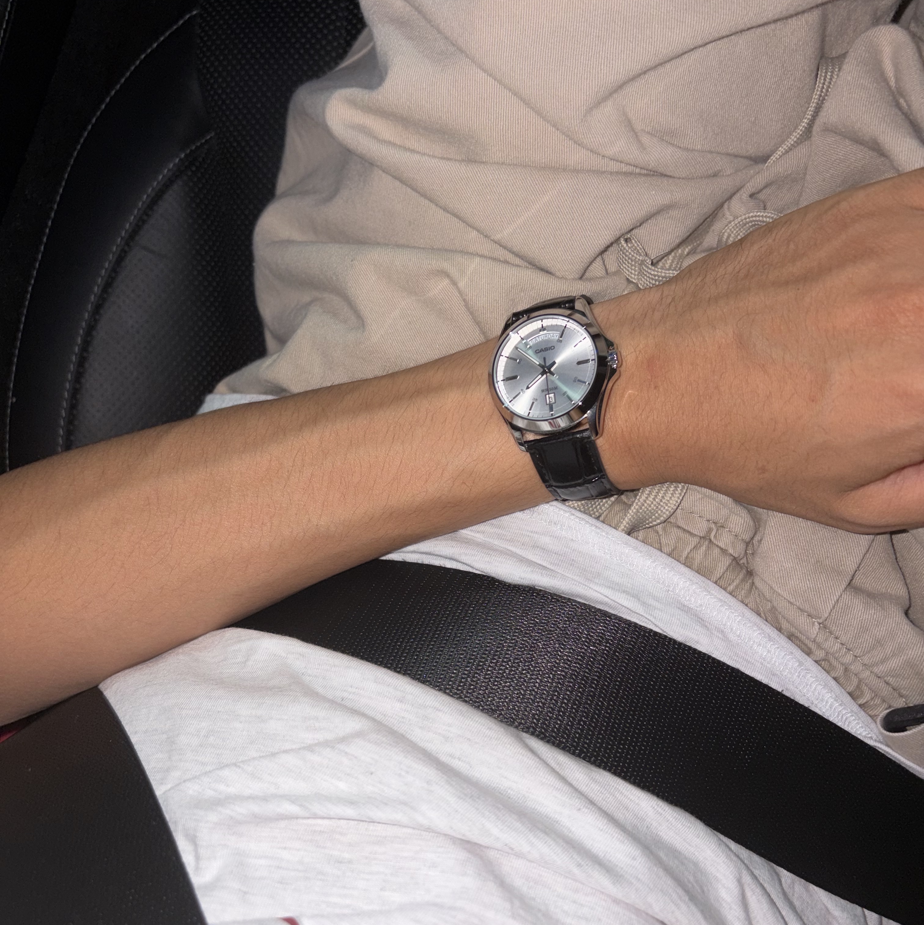 Casio MTP-1370L-7AVDF 착용 스타일