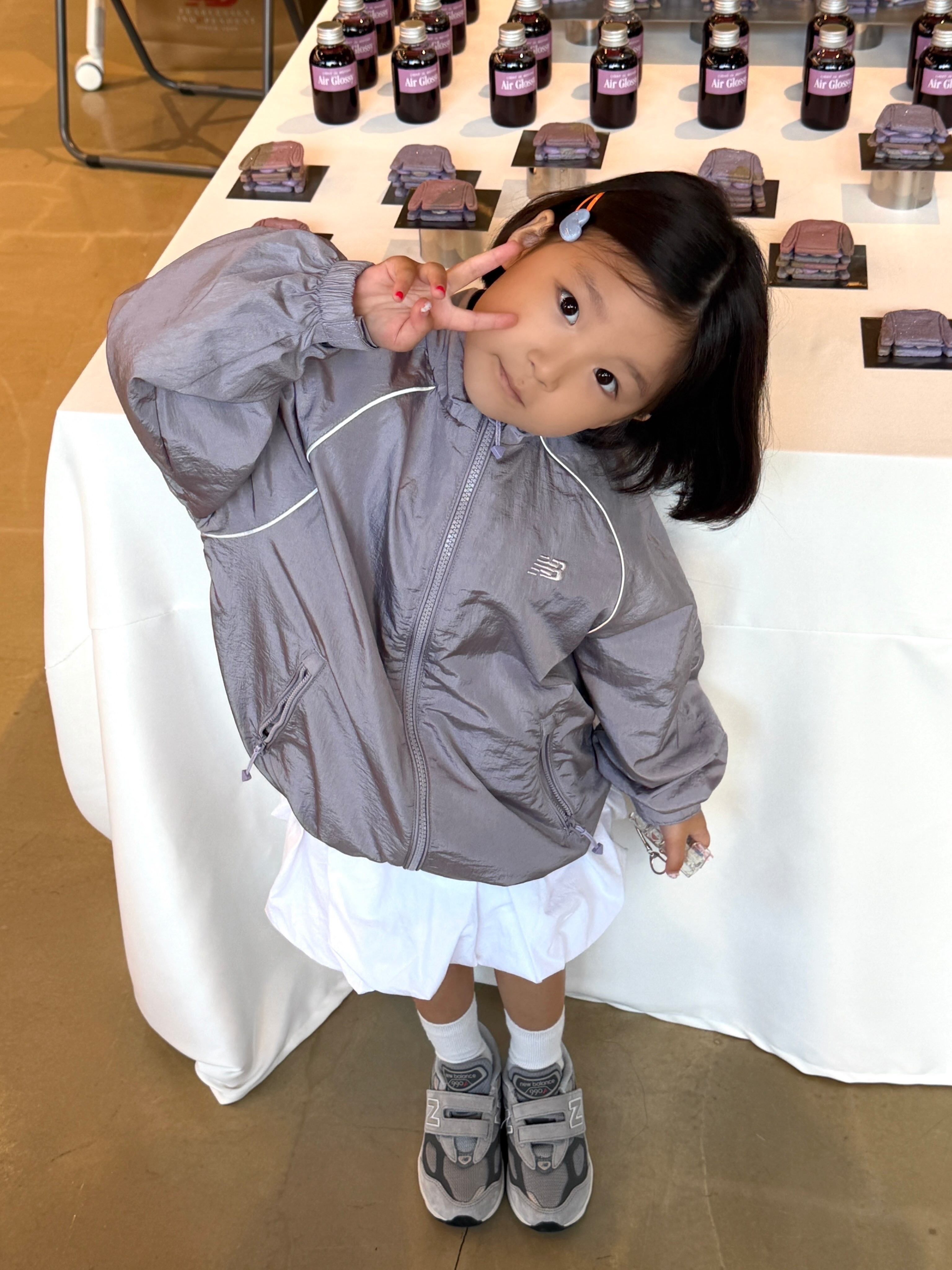 (Kids) New Balance Air Glossy Windbreaker Purple 착용 스타일 - 1