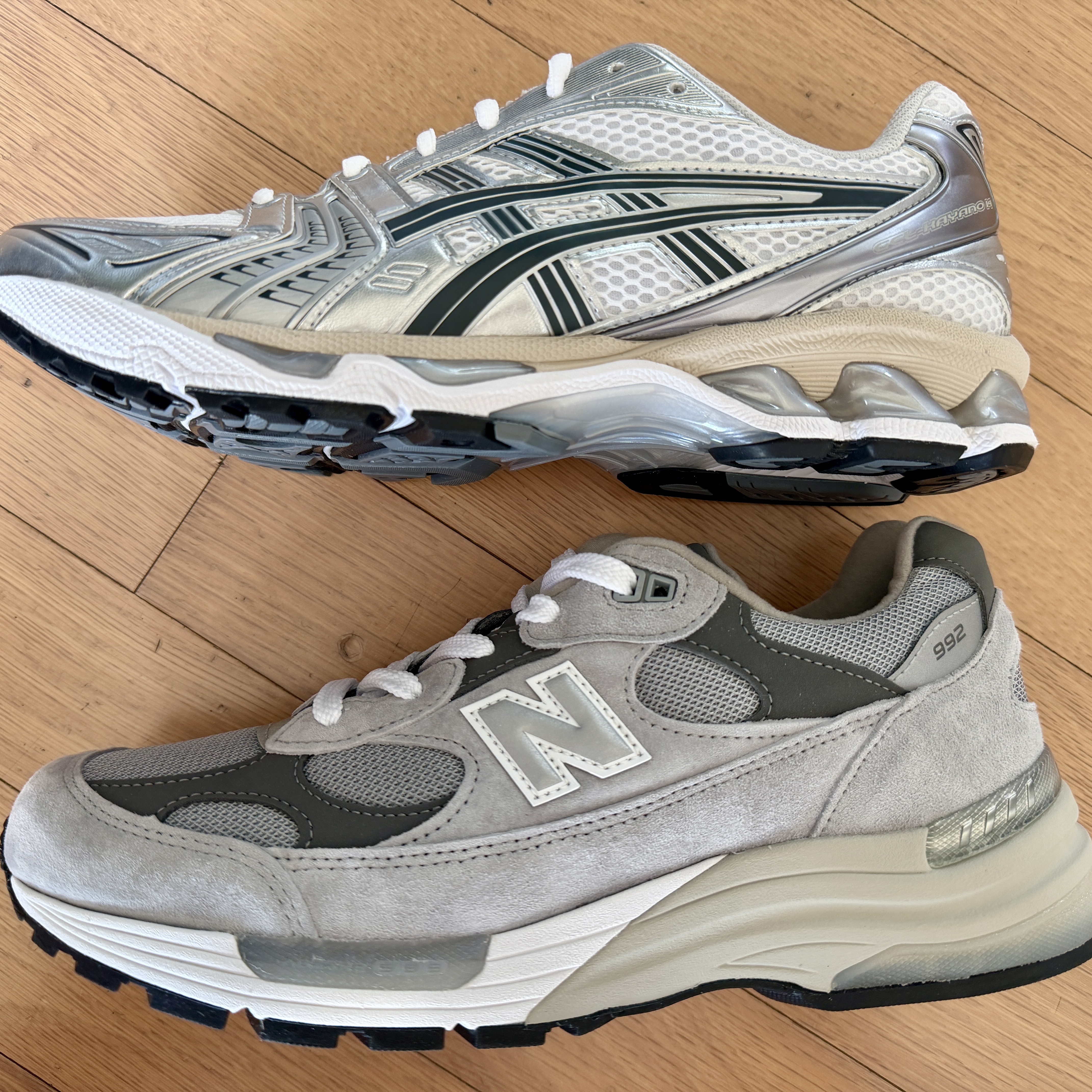 Asics Gel-Kayano 14 White Graphite Grey 착용 스타일 - 2