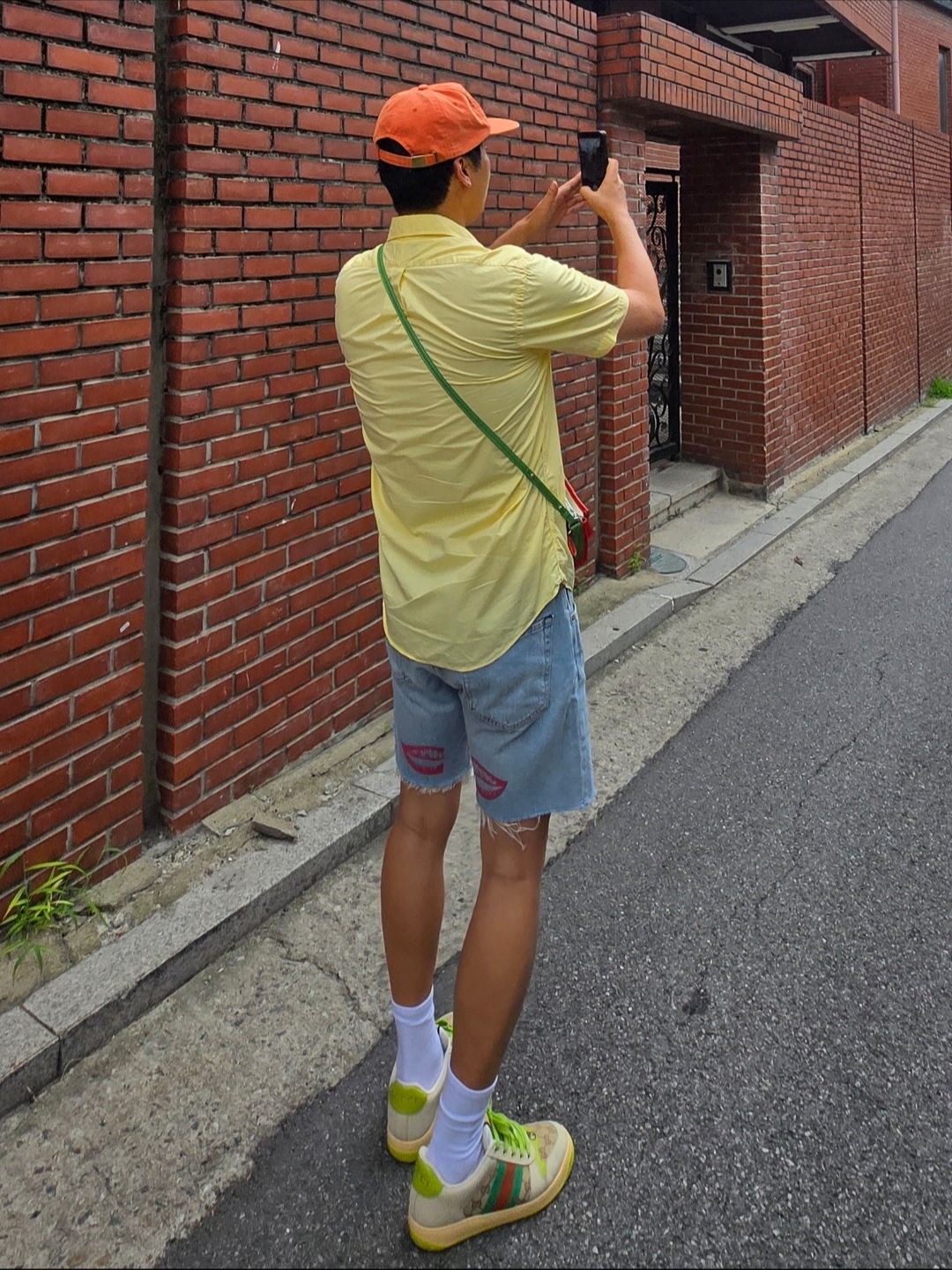 Gucci Screener Sneakers Beige Dark Brown, My Name is Peter 5-Panel Peter Cap Orange 착용 스타일 - 4