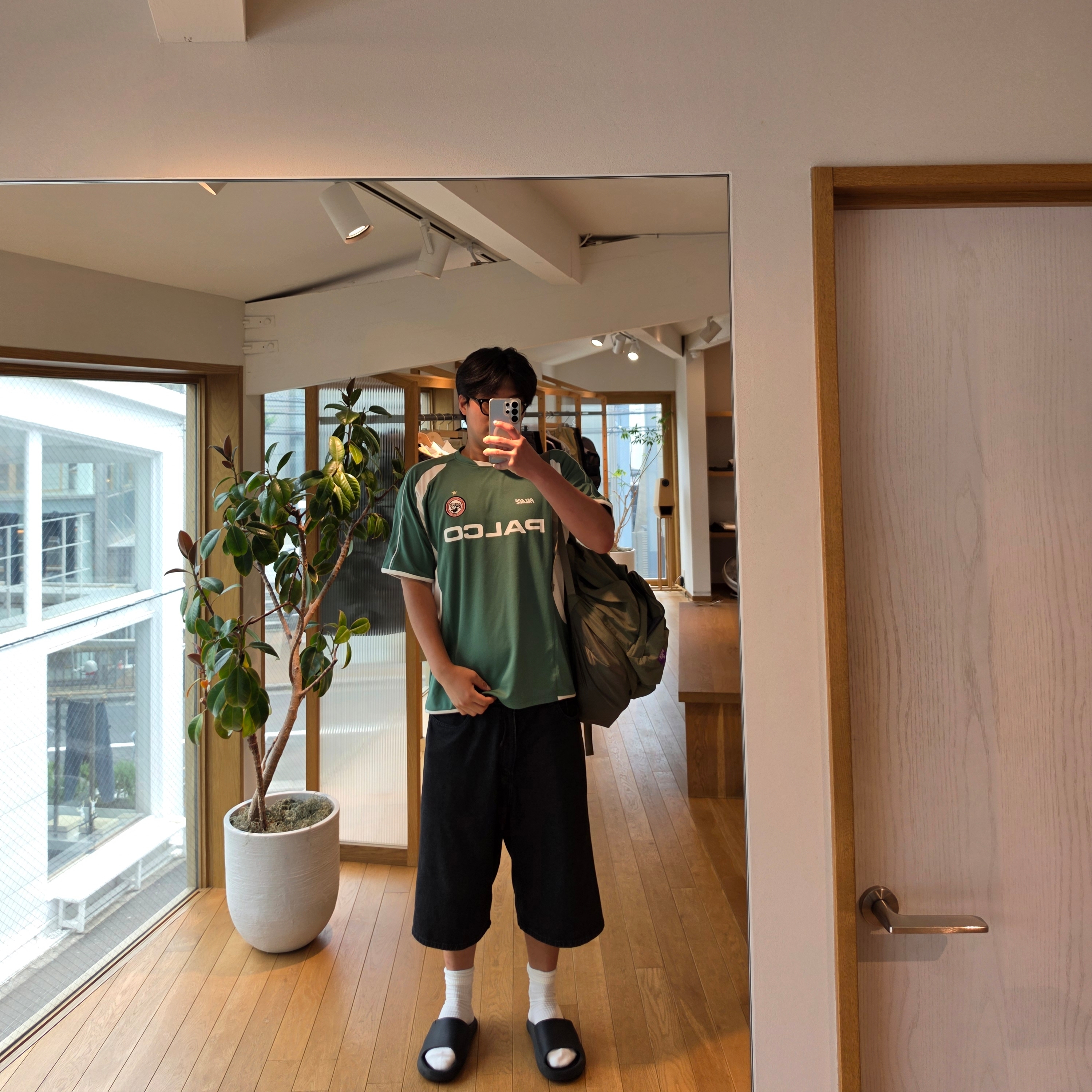 Palace Pro Team Palco Jersey Green - 25SS, Palace x The North Face Purple Label Mountain Wind Backpack Sage Green - 25FW 착용 스타일 - 2