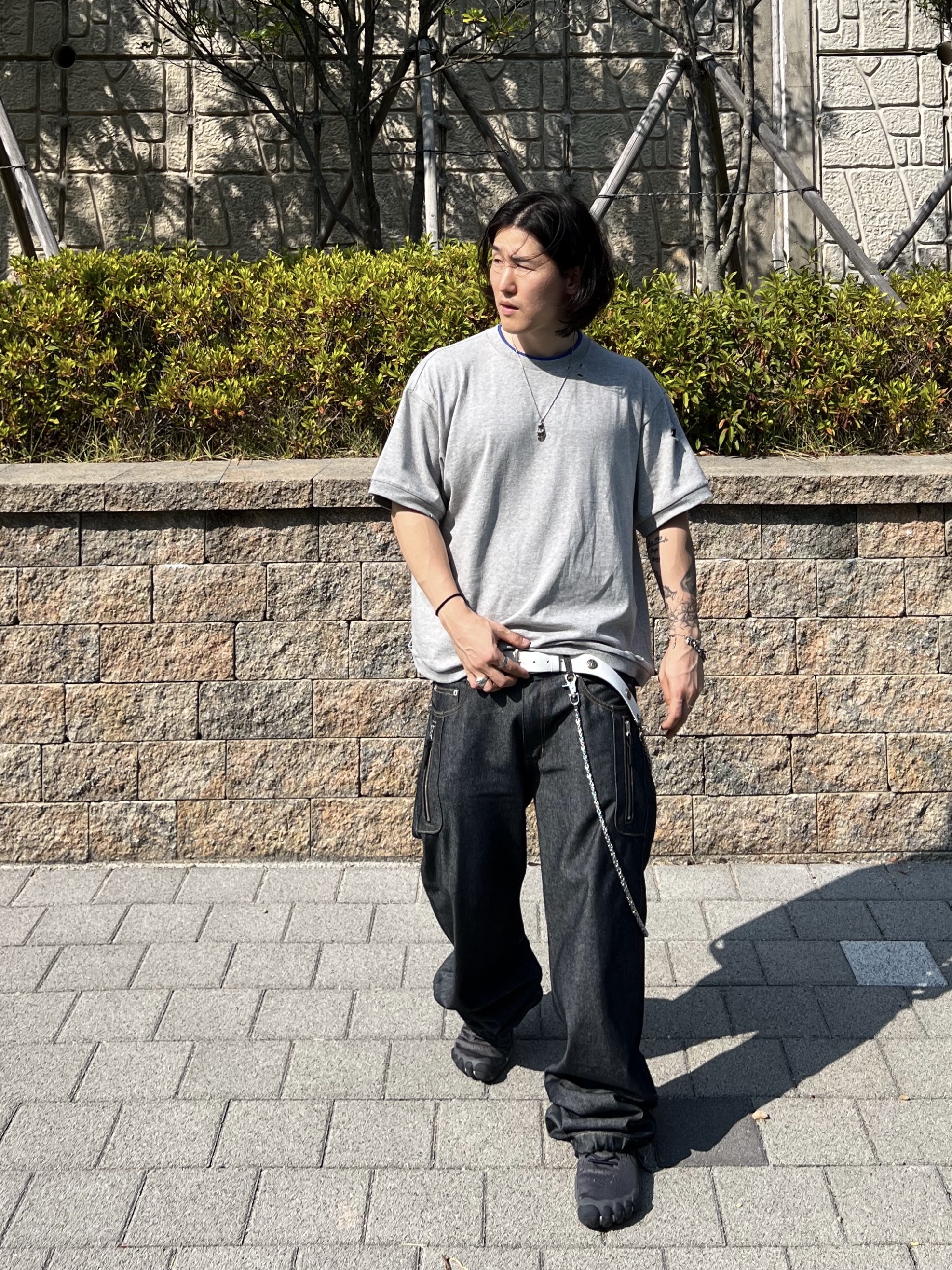 Hono Report Leaf Bracelet, Balenciaga Anatomic Runner Sneakers Grey 착용 스타일 - 4