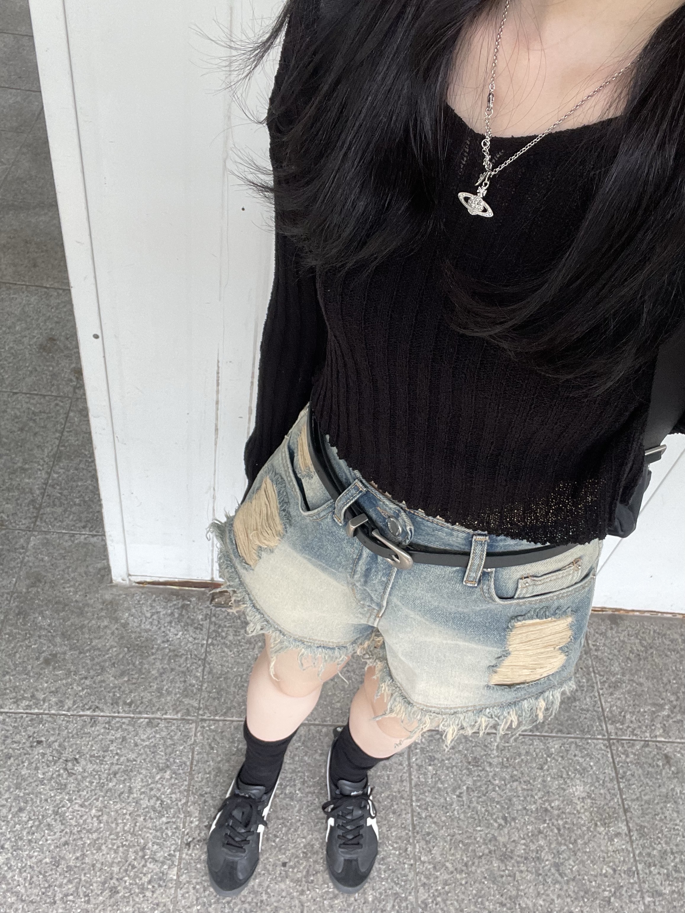 Vivienne Westwood Mini Bas Relief Pendant Silver, (W) Bohemian Seoul Damage Washig Shorts Blue (23 Ver.) 착용 스타일
